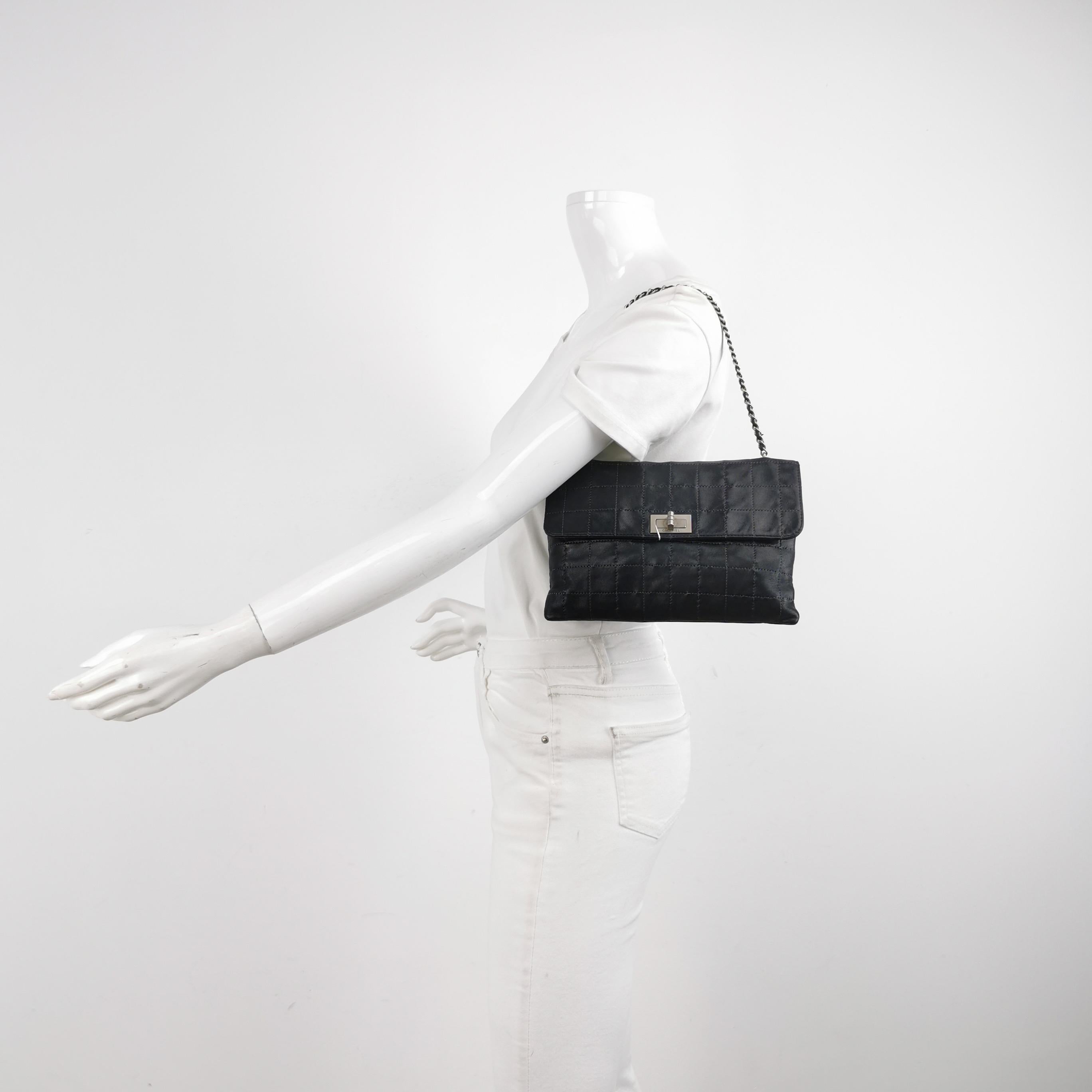 Chanel 2.55 Black Lambskin Square Stitching Shoulder Bag
These are professional photos of the actual bag offered by Luxbags.
Condition: VERY GOOD.
Overall light signs of use. Scratches on leather and hardware. Light stains on the inside. Rubbing on