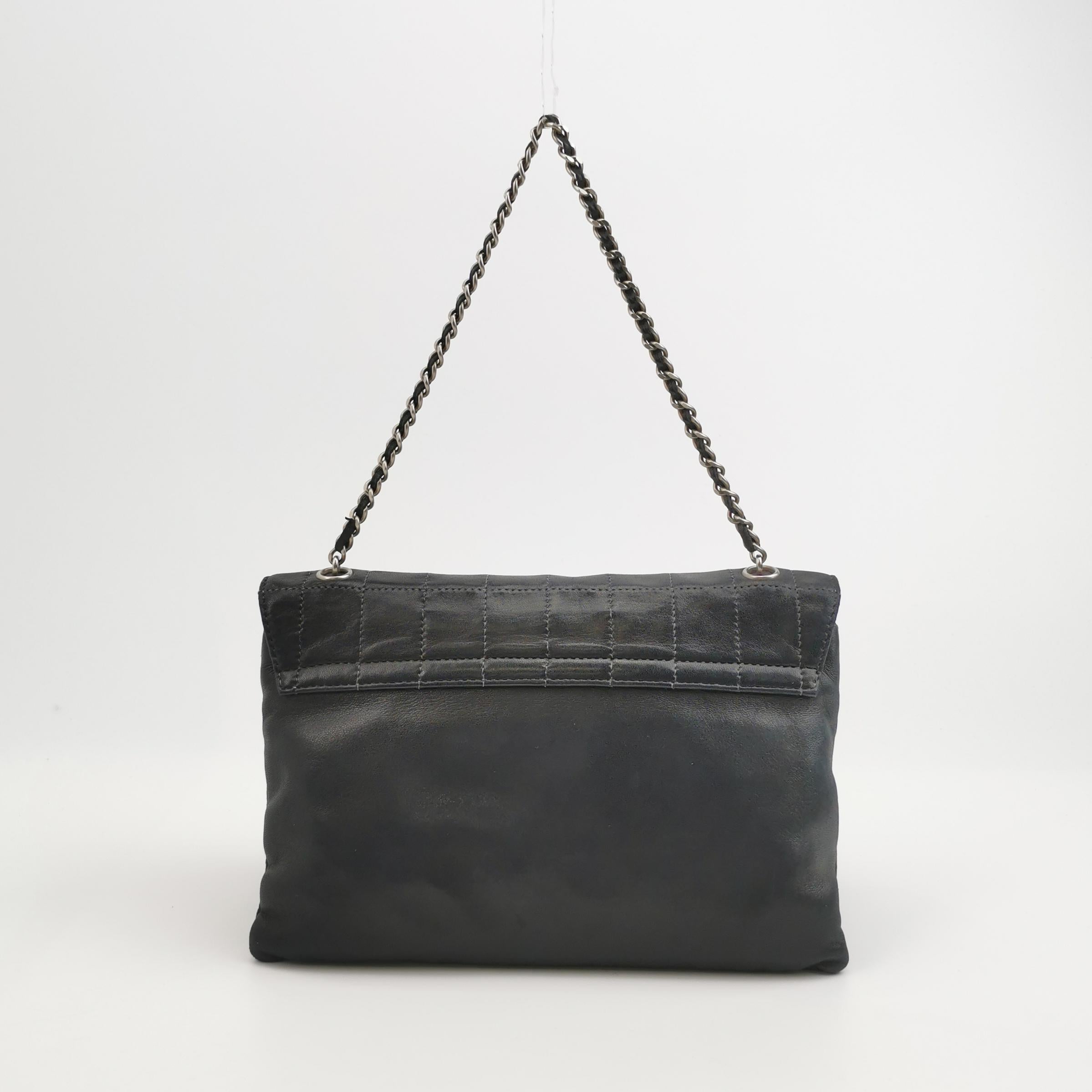 Chanel 2.55 Black Lambskin Square Stitching Shoulder Bag en vente 2