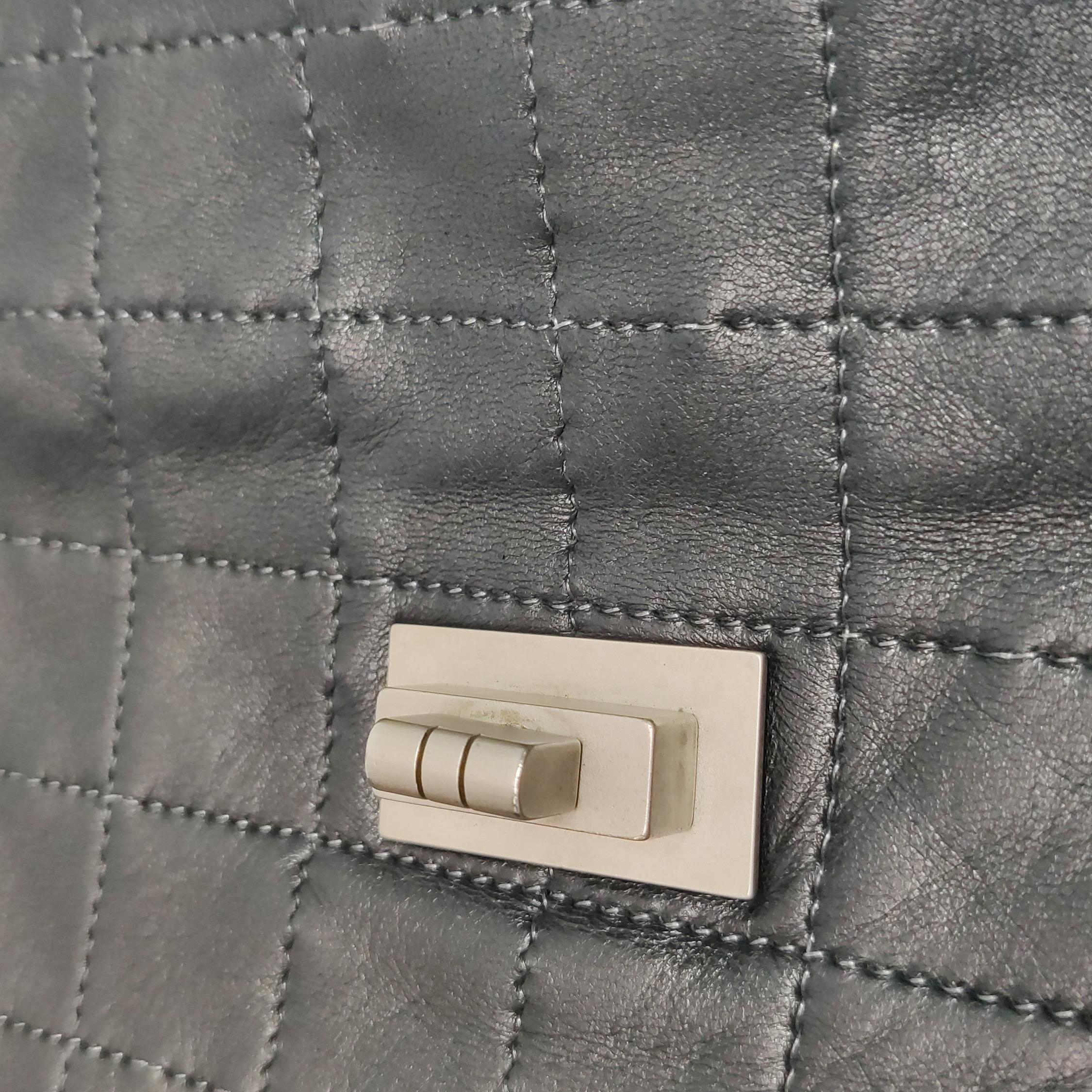 Chanel 2.55 Black Lambskin Square Stitching Shoulder Bag en vente 3