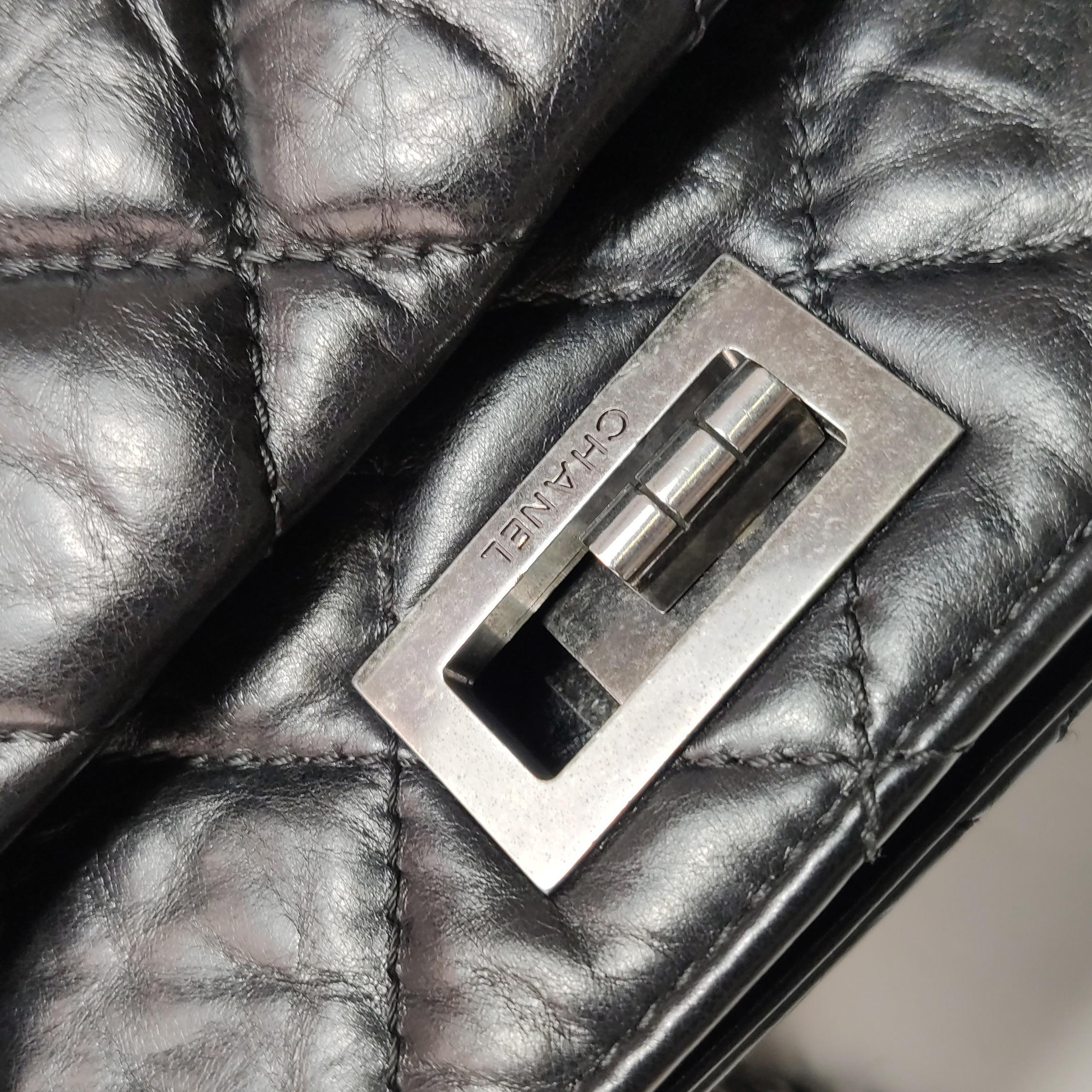 Chanel 2.55 Noir Fourre-tout en cuir de veau brillant en vente 6
