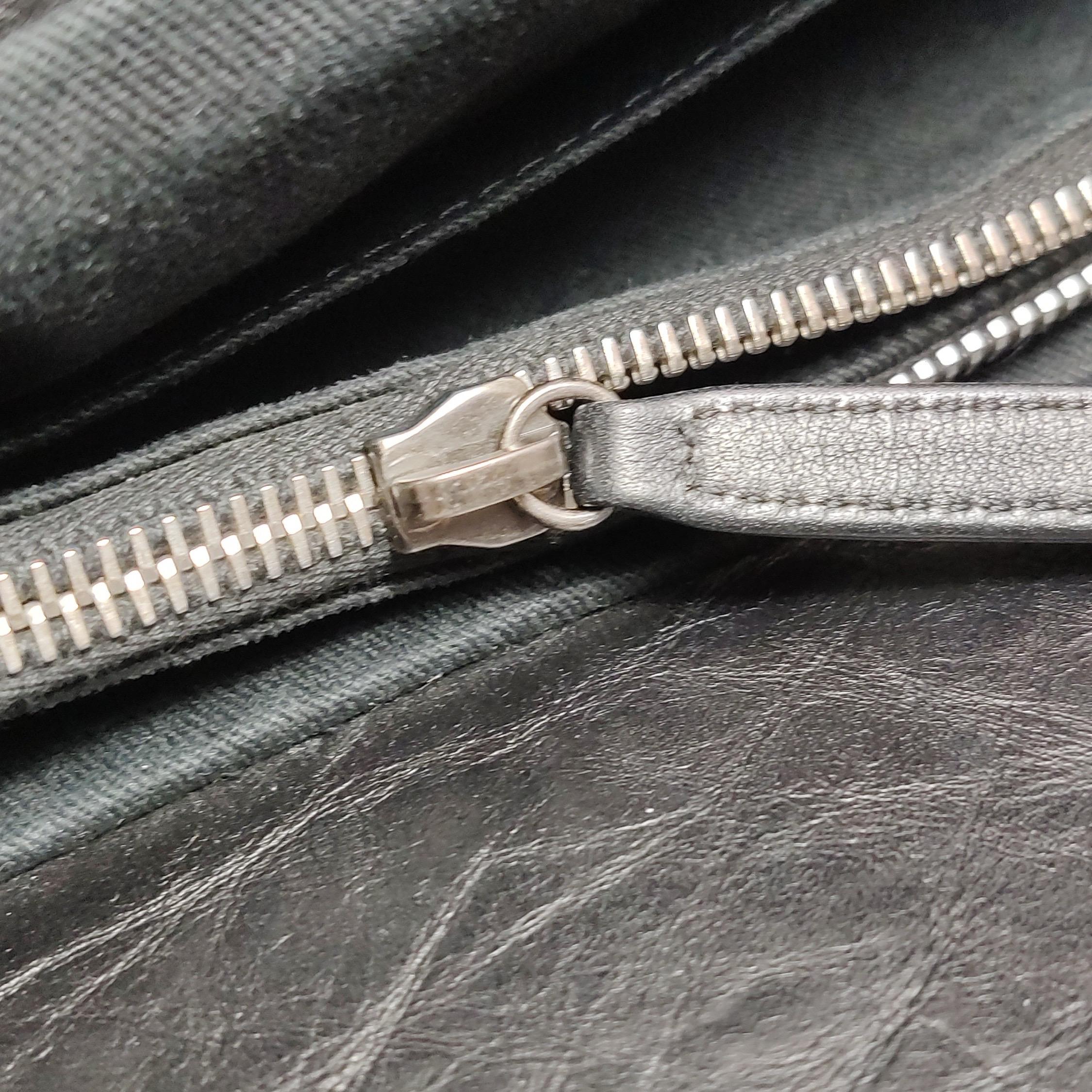 Chanel 2.55 Noir Fourre-tout en cuir de veau brillant en vente 8