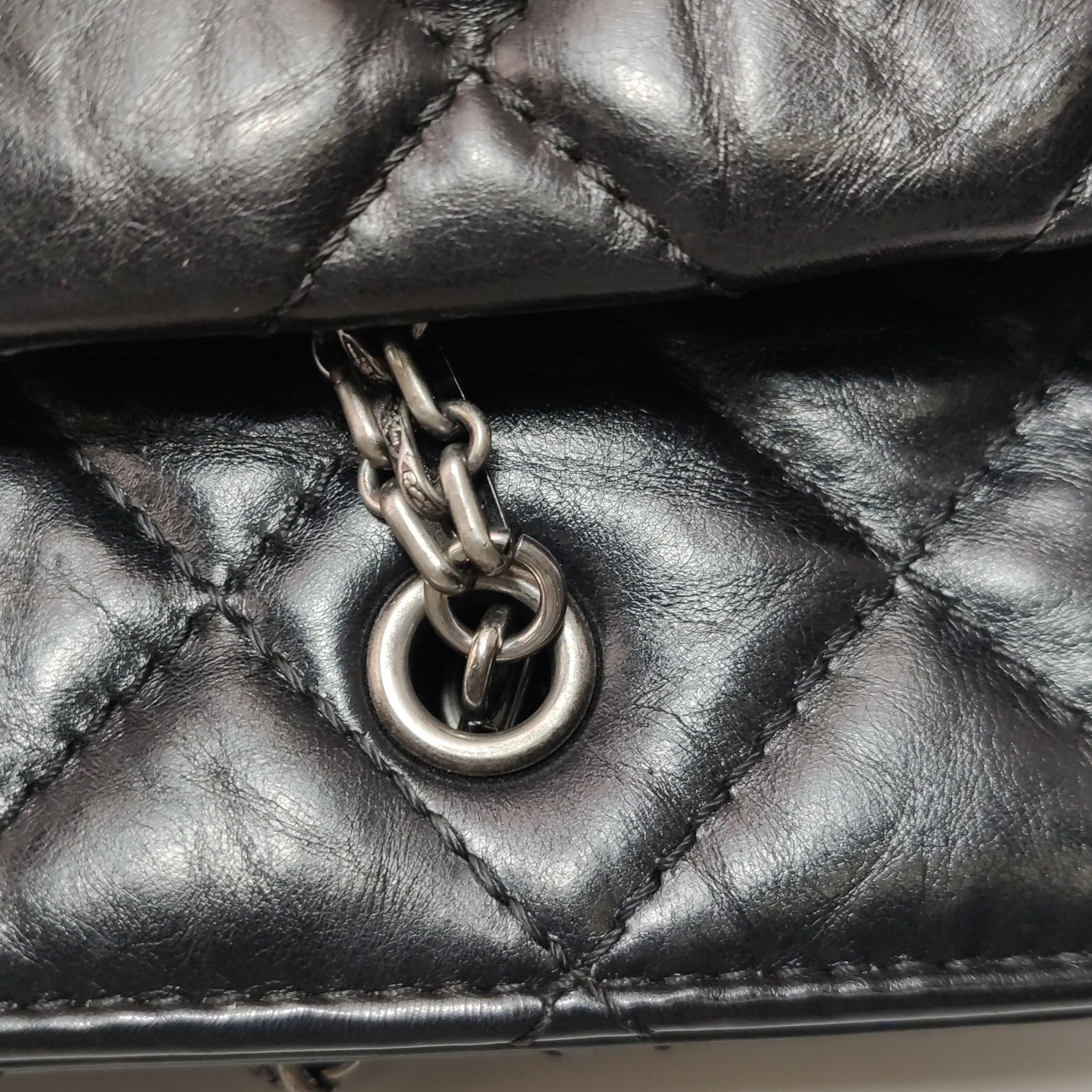 Chanel 2.55 Noir Fourre-tout en cuir de veau brillant en vente 10