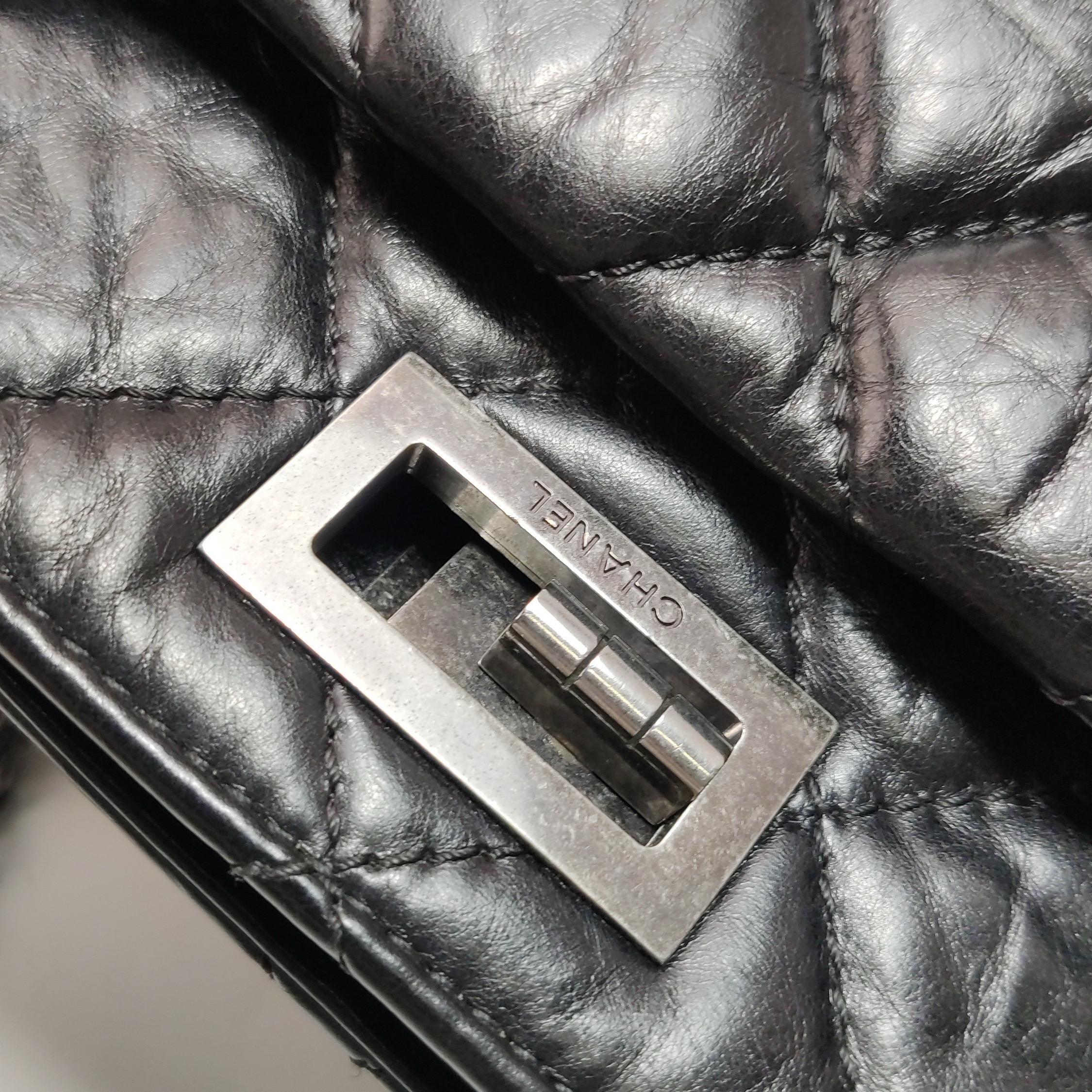Chanel 2.55 Noir Fourre-tout en cuir de veau brillant en vente 12