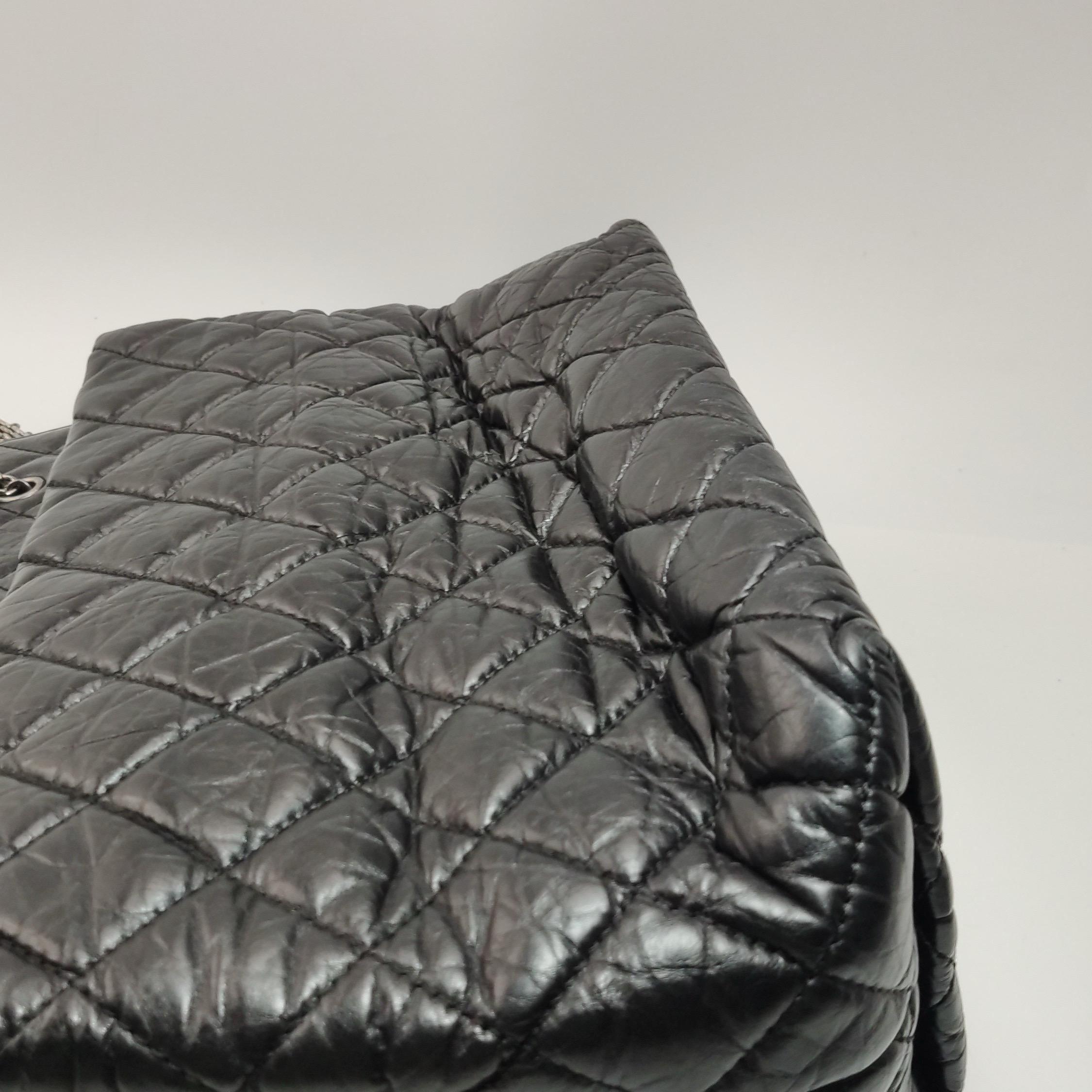 Chanel 2.55 Noir Fourre-tout en cuir de veau brillant en vente 16