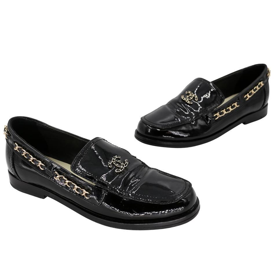 These chic Chanel loafers are not to be missed. Featuring black smooth patent leather uppers in a classic loafer style with chain and leather entwine details. Leather lined uppers and a leather padded insole ensure comfort with wear. The soles have