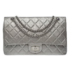 Chanel 2.55 Classique double flap shoulder bag in silver metallic leather, SHW