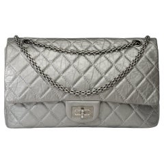 Chanel 2.55 Classique double flap shoulder bag in silver metallic leather, SHW Chanel 2.55 Classique double flap shoulder bag in silver metallic leather, SHW