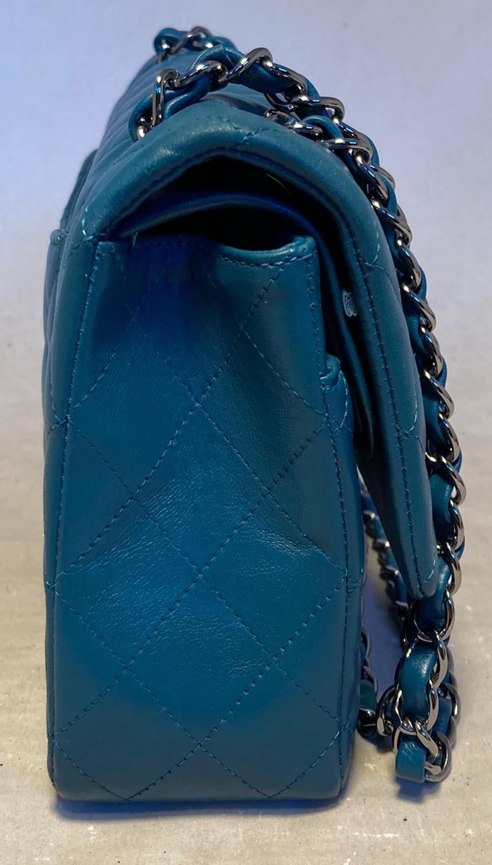 Chanel Teal 10 inch 2.55 Double Flap Classic Shoulder Bag in excellent condition. Teal  quilted lambskin leather exterior trimmed with gunmetal hardware. Signature woven chain and leather shoulder strap can be worn doubled (short) or single (long)