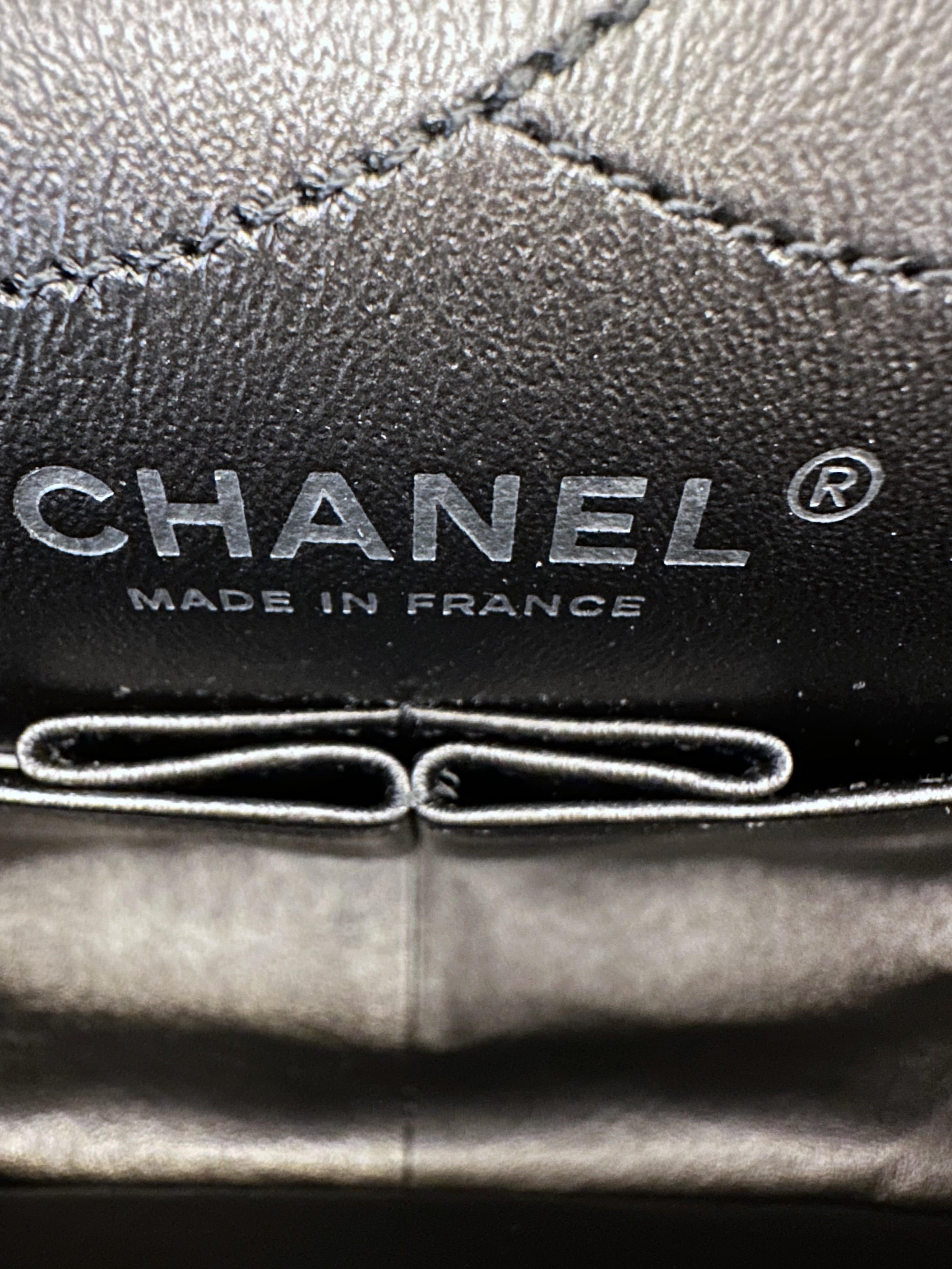 Chanel 2.55 Graue Maxitasche aus gealtertem Kalbsleder mit doppelter Klappe im Angebot 6