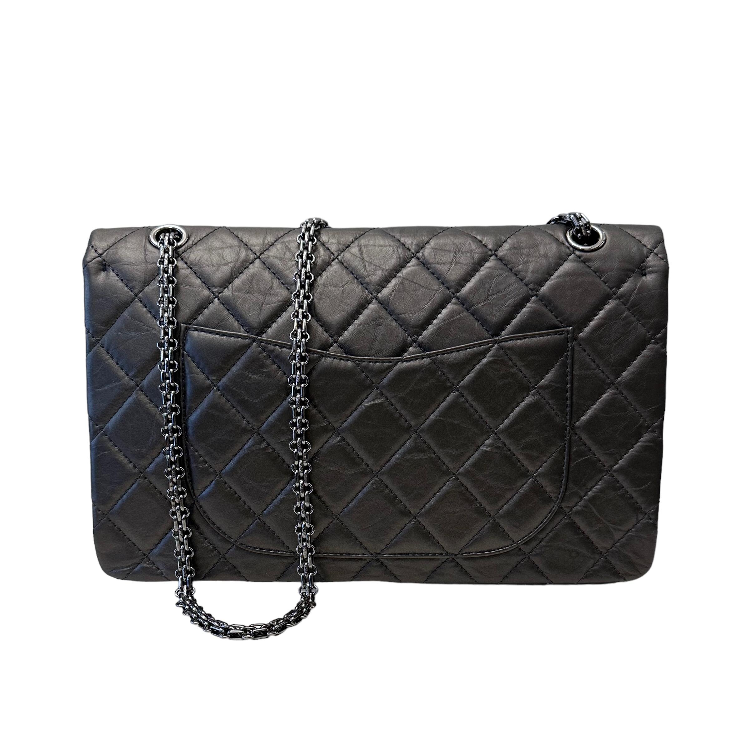 Chanel 2.55 Double Flap Grey Aged Calfskin Maxi Bag In Good Condition For Sale In Geneva, CH