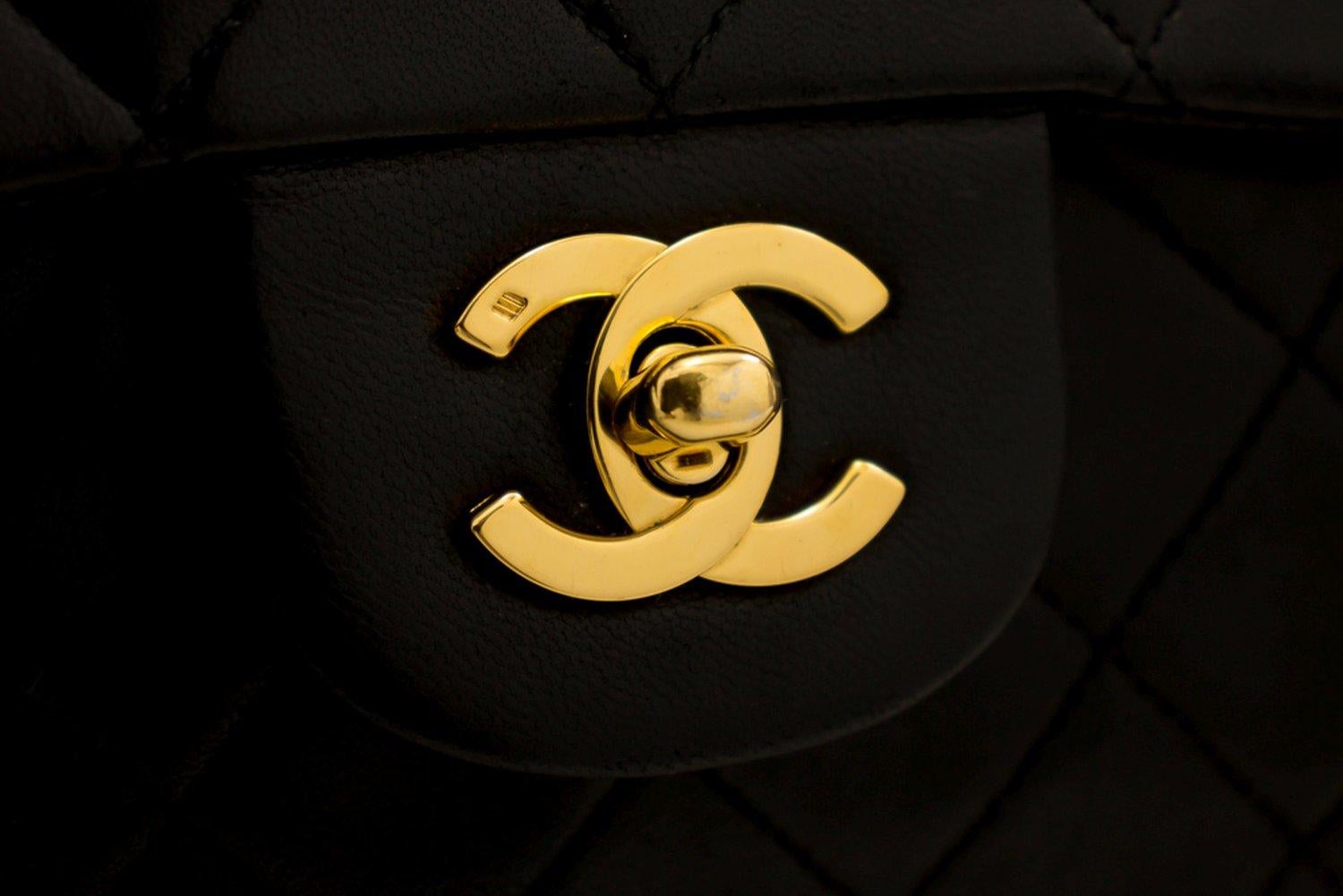 CHANEL 2.55 Borsa a tracolla media a doppia patta in pelle di agnello nera 4