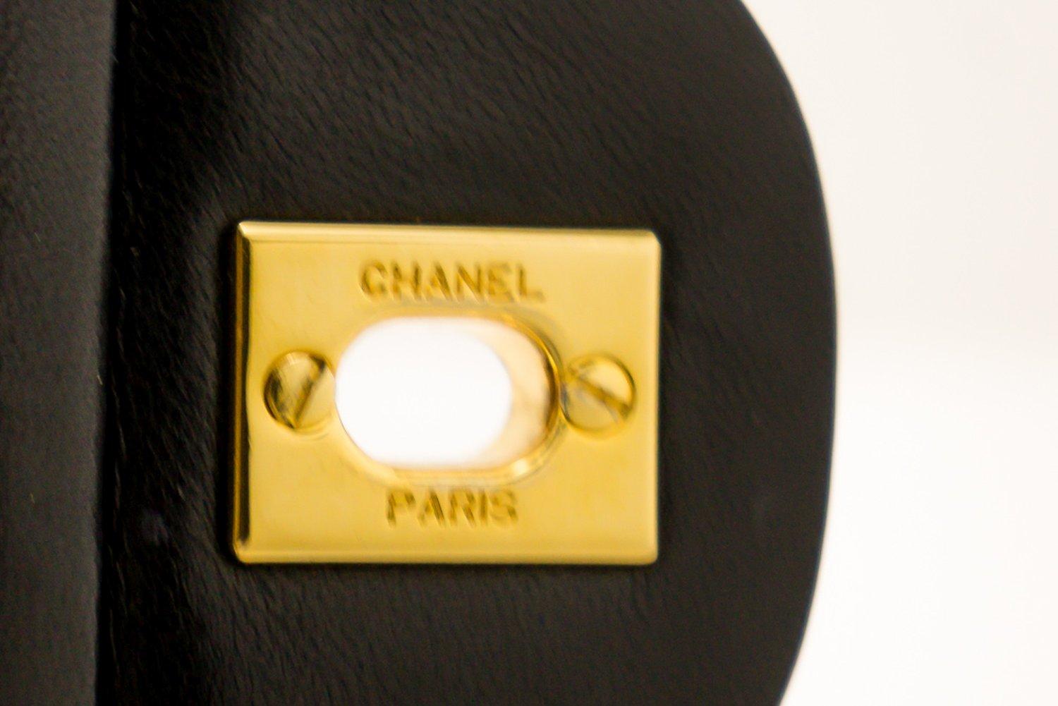 CHANEL 2.55 Borsa a tracolla media a doppia patta in pelle di agnello nera 6