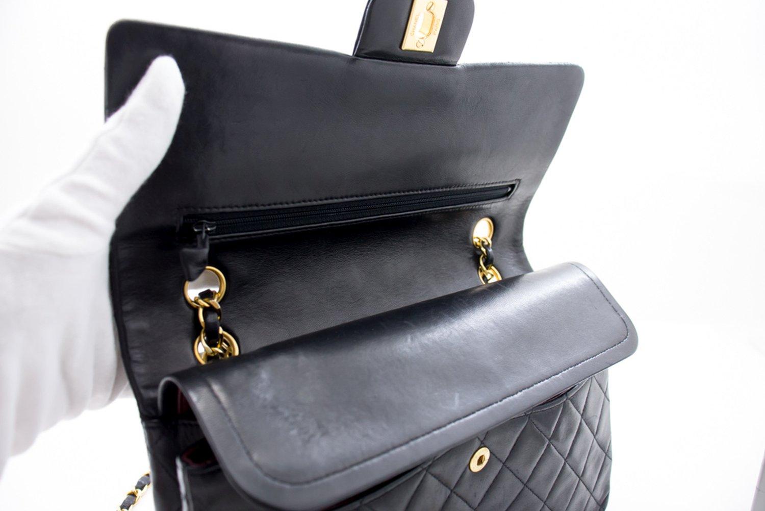 CHANEL 2.55 Borsa a tracolla media a doppia patta in pelle di agnello nera 10