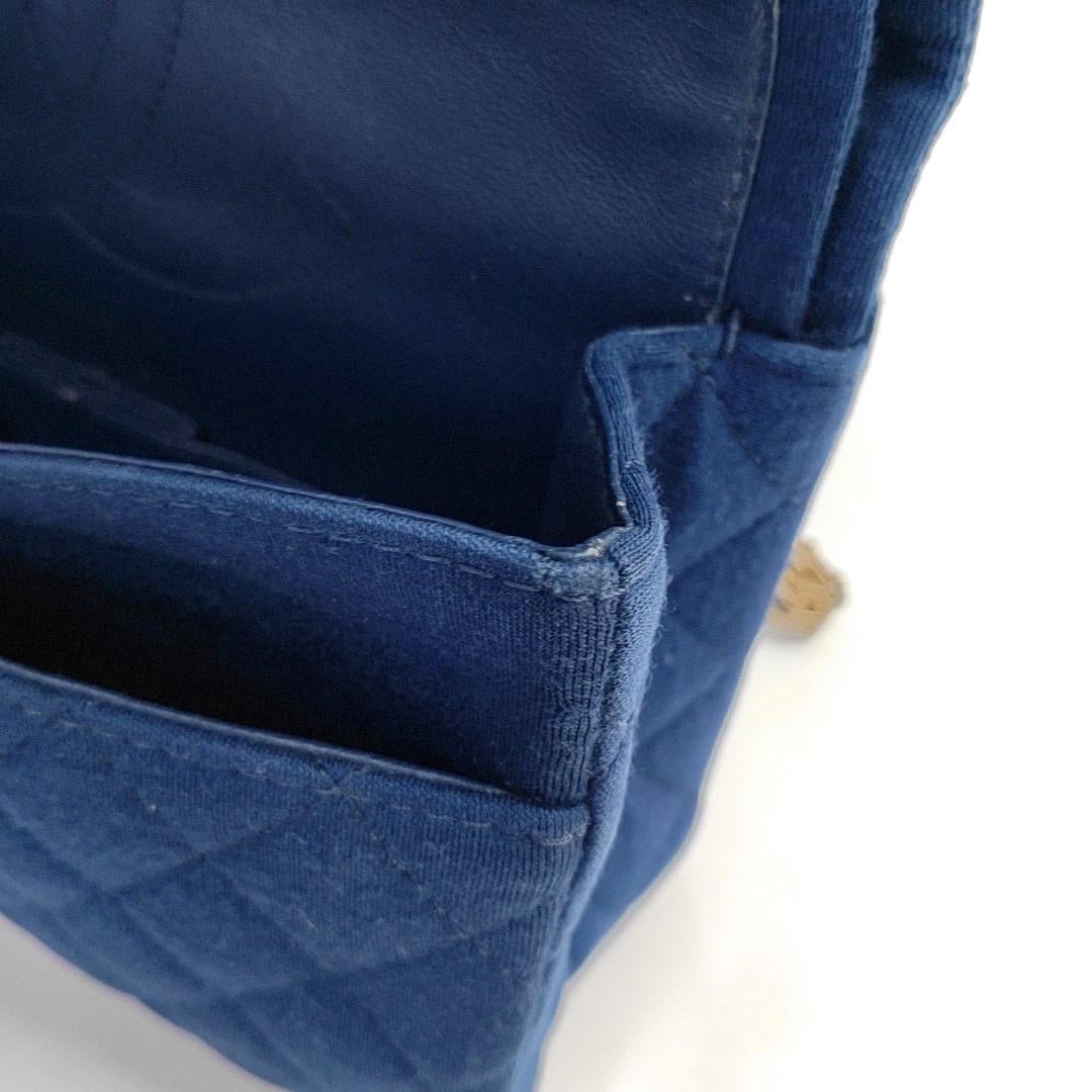 Chanel 2.55 Double Flap Medium Blu Reale in Fabrice Oro con tracolla a catena in vendita 10
