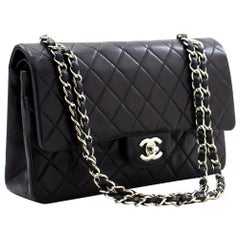 CHANEL 2.55 Borsa a tracolla media con doppia patta e catena d'argento Nero