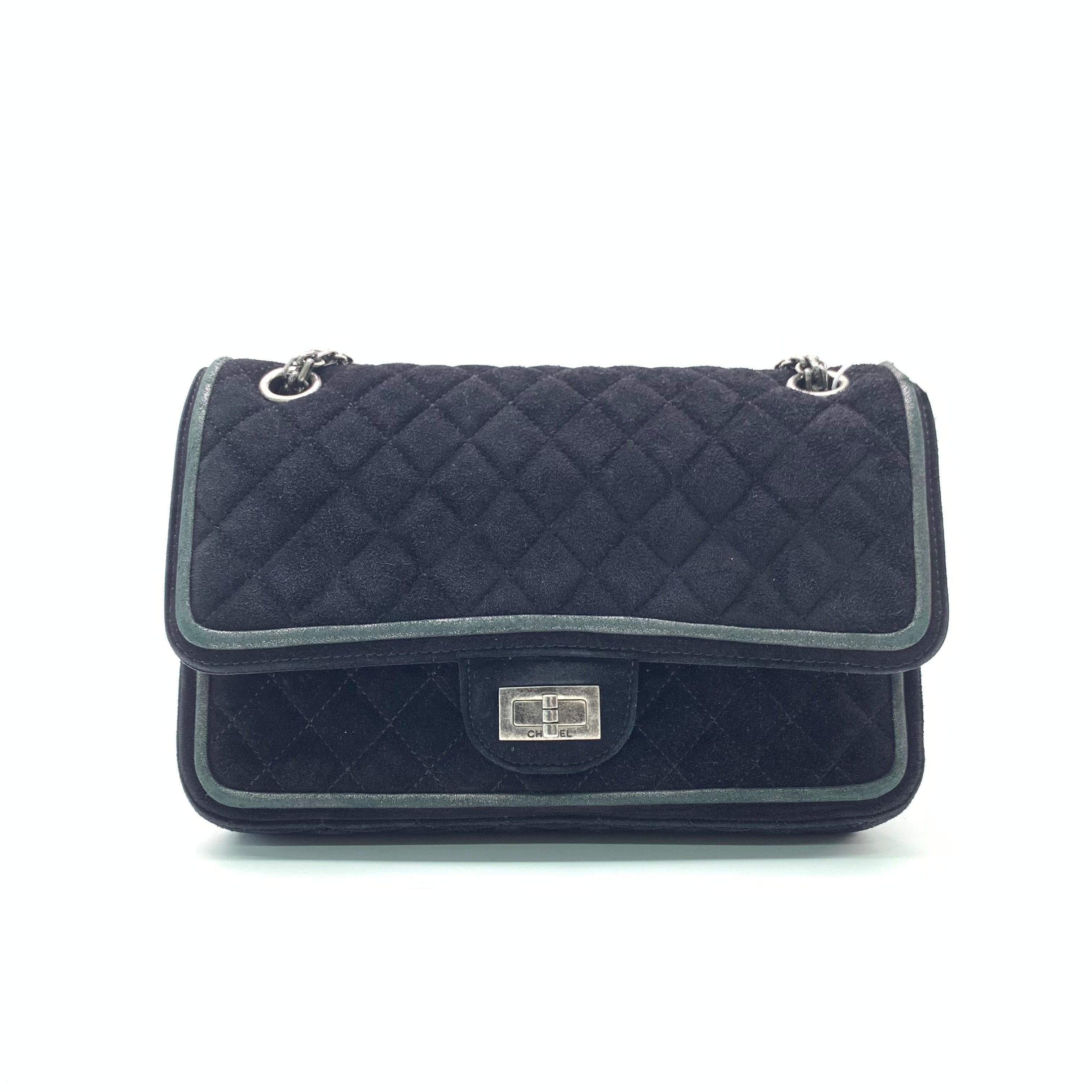Chanel 2.55 Double Flap Medium Suede Leather Navy Silver HW, 2016 In Good Condition For Sale In AUBERVILLIERS, FR