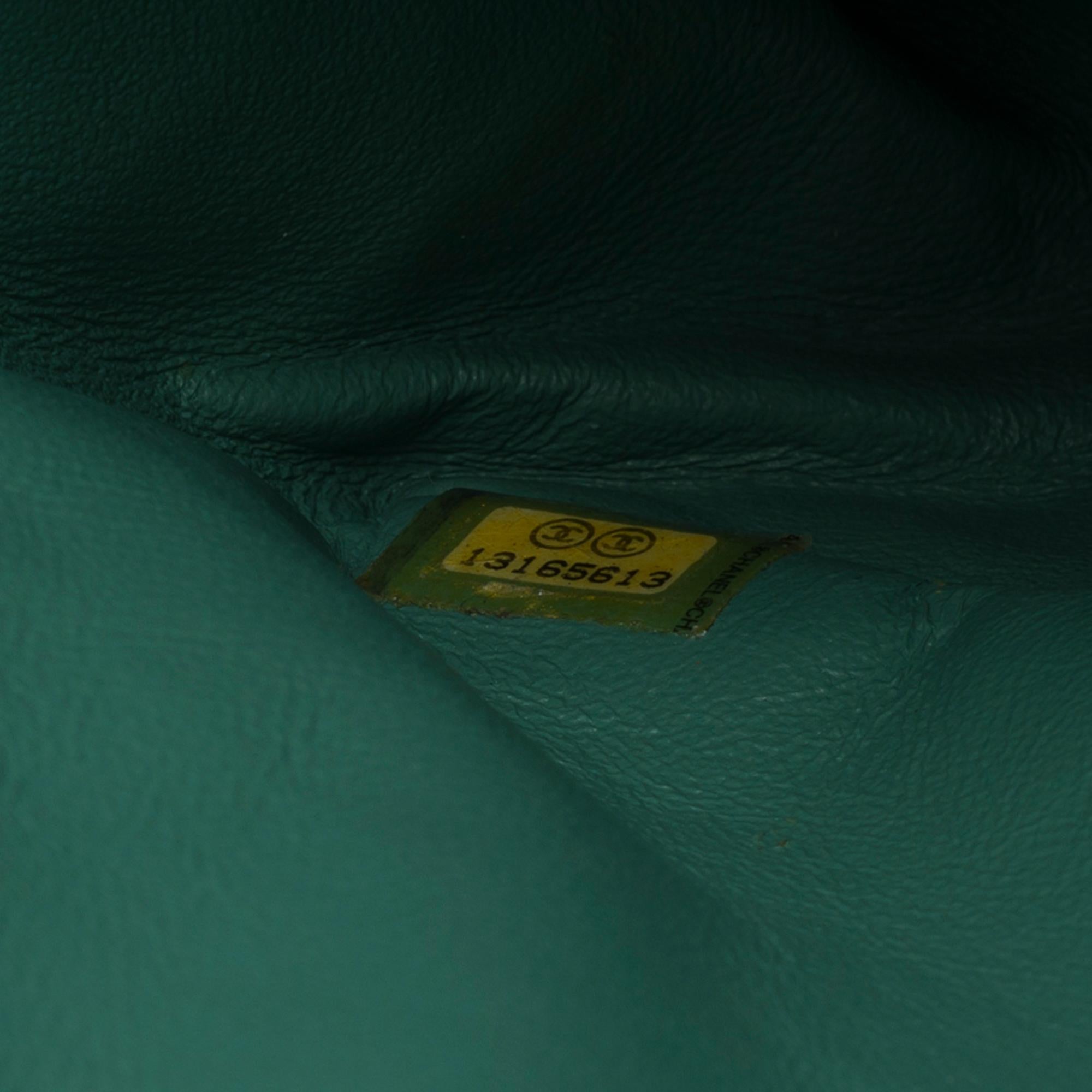 Chanel 2.55 double flap shoulder bag in Green quilted lambskin leather, PHW For Sale 2