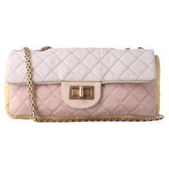 Chanel 2.55 East West - Borsa con patta in tessuto tricolore con catena d'oro