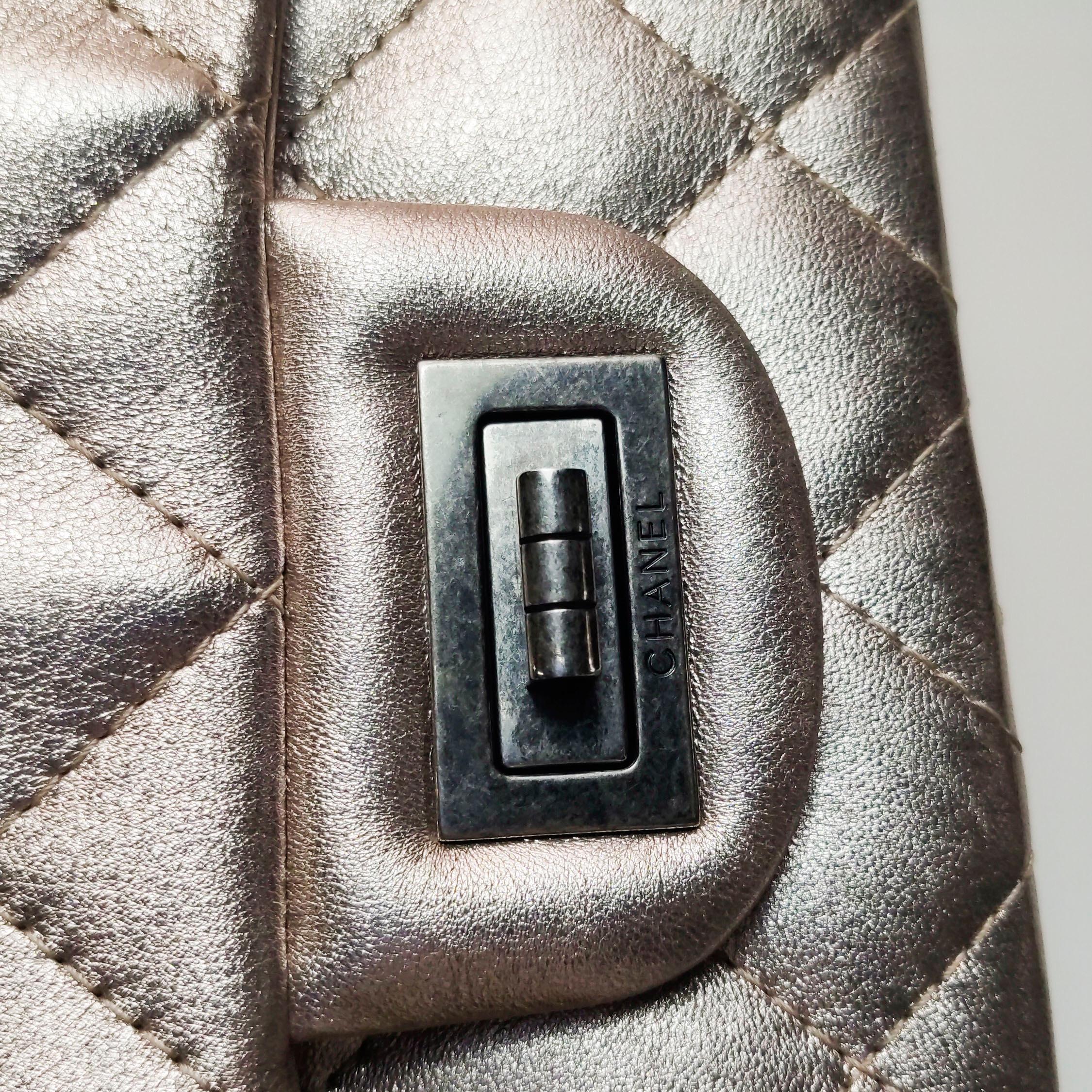 Chanel 2.55 Flap Bag Maxi Rose Gold Iridescent Lambskin Leather Silver Hardware For Sale 7