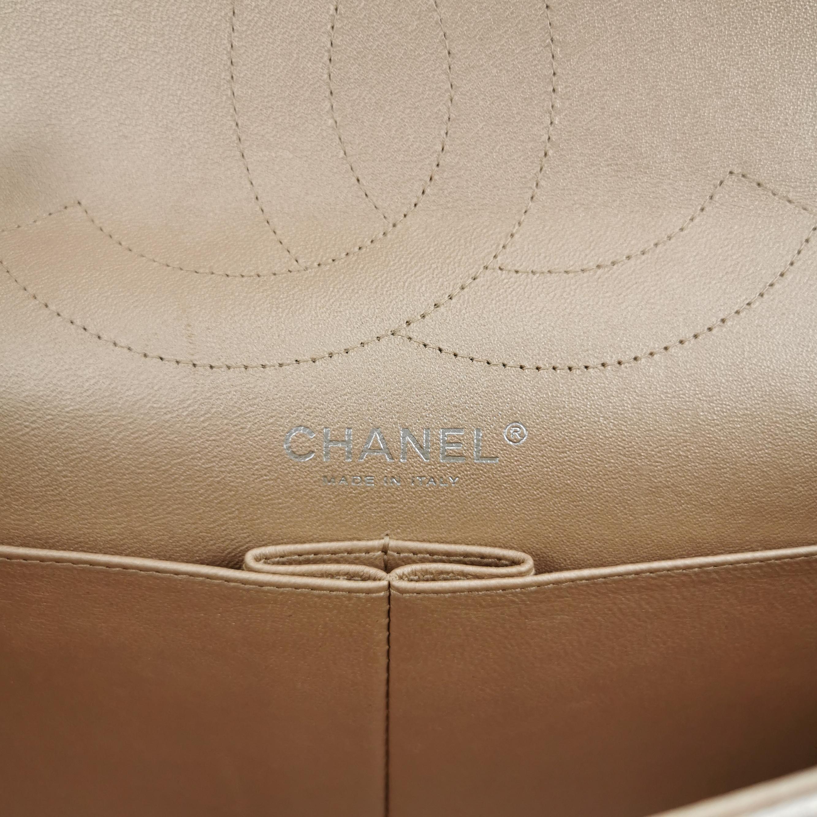 Chanel 2.55 Flap Bag Maxi Rose Gold Iridescent Lambskin Leather Silver Hardware For Sale 3