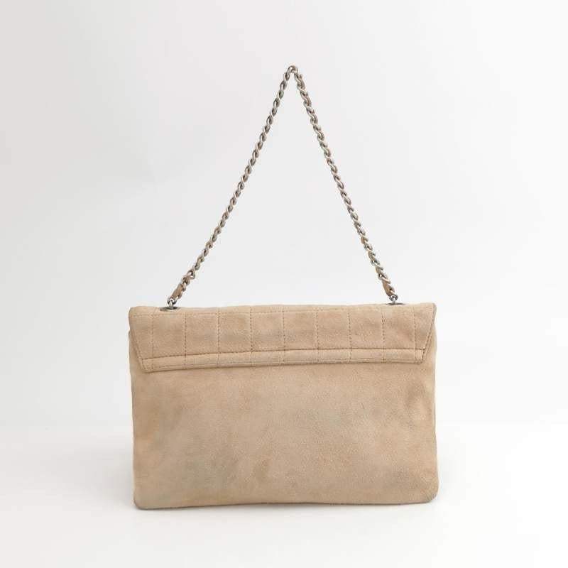 Women's Chanel 2.55 Flap Bag Vintage Chocolate Bar Medium Suede Beige Light Pink, 2000 For Sale