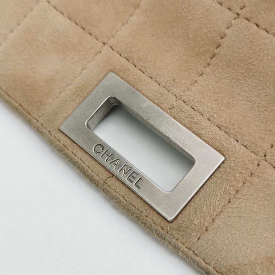 Chanel 2.55 Flap Bag Vintage Chocolate Bar Medium Suede Beige Light Pink, 2000 For Sale 3
