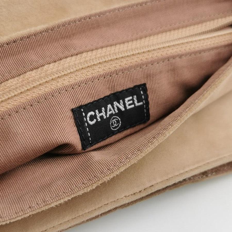 Chanel 2.55 Flap Bag Vintage Chocolate Bar Medium Suede Beige Light Pink, 2000 For Sale 5