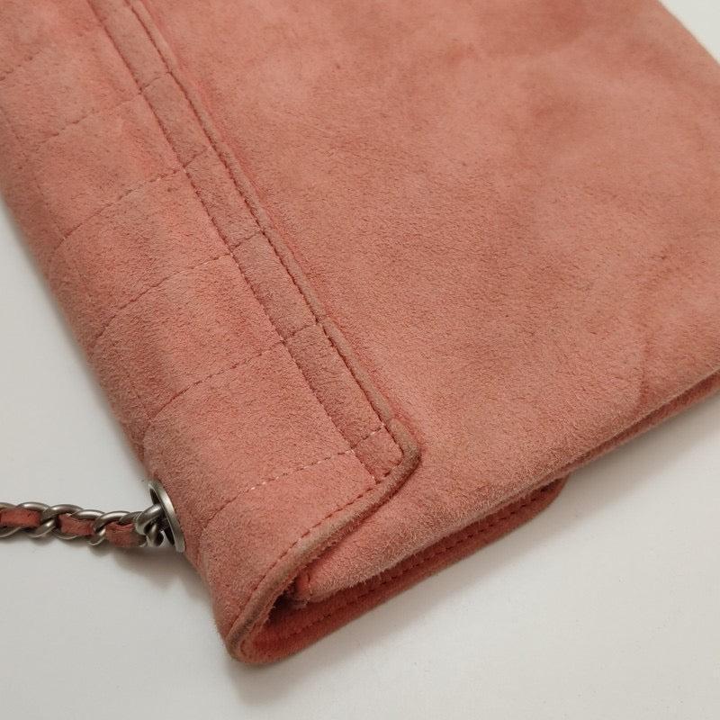 Chanel 2.55 Flap Bag Vintage Chocolate Bar Small Suede Coral Pink, 2000-2002 For Sale 6