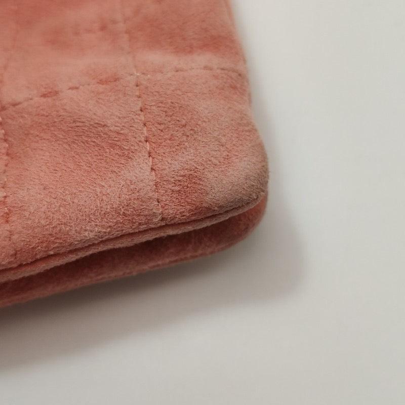 Chanel 2.55 Flap Bag Vintage Chocolate Bar Small Suede Coral Pink, 2000-2002 For Sale 3