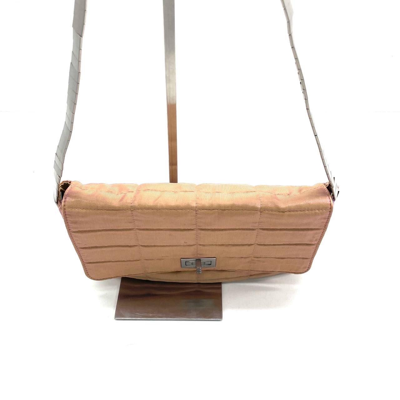 Chanel 2.55 Flap Bag Vintage Cloth Chocolate Bar 1997 Small Iridescent Pink In Excellent Condition For Sale In AUBERVILLIERS, FR