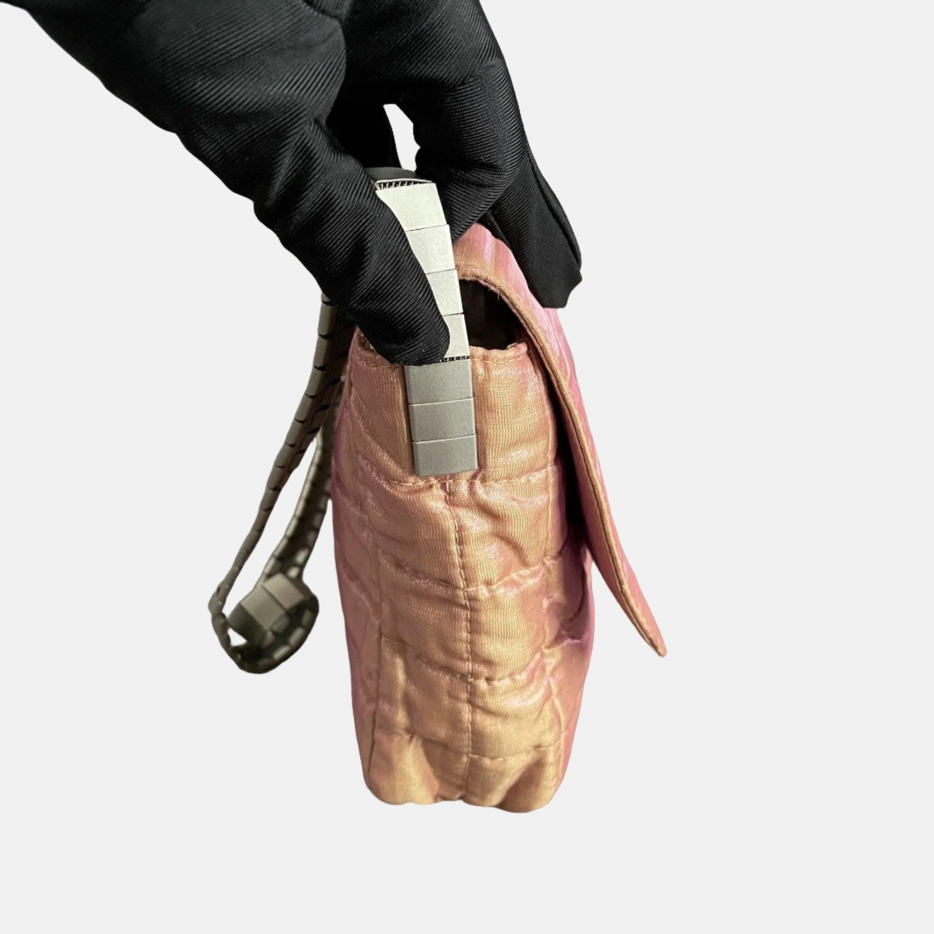 Chanel 2.55 Flap Bag Vintage Cloth Chocolate Bar 1997 Small Iridescent Pink For Sale 2