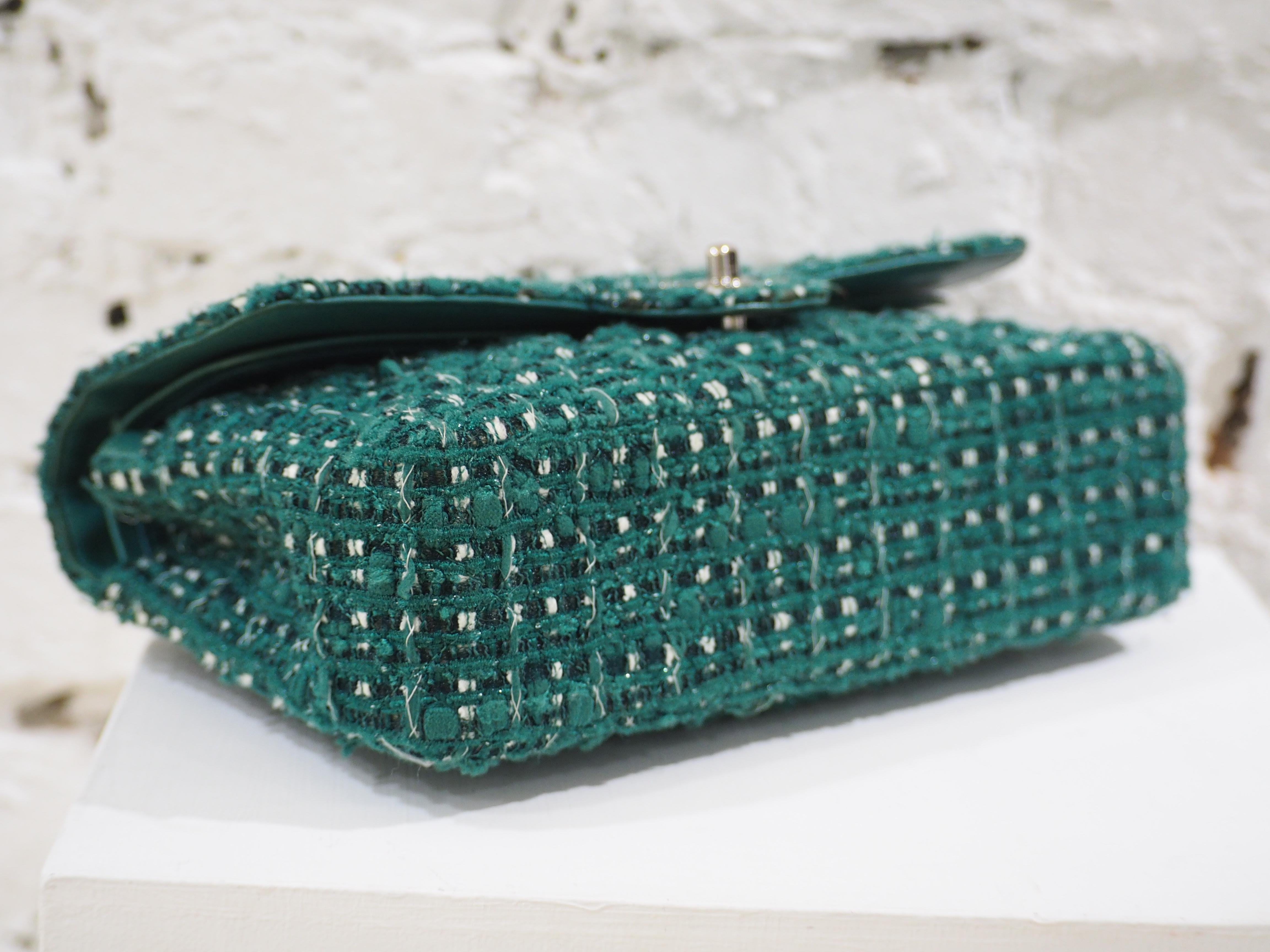 Chanel 2.55 green tweed shoulder bag In Excellent Condition In Capri, IT