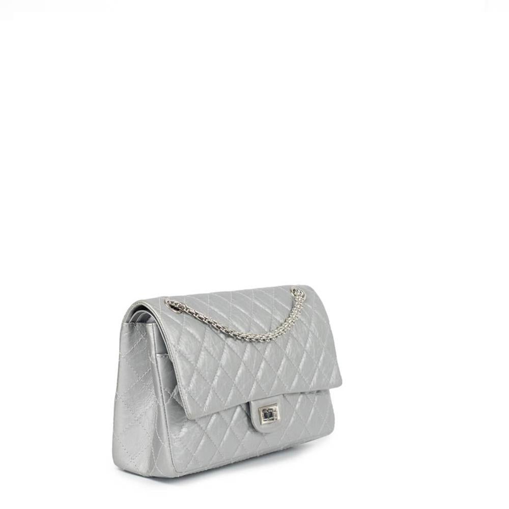 - Designer: CHANEL
- Model: 2:55
- Condition: Very good condition. Minor sign of wear on base corners, Scratches on hardware
- Accessories: Dustbag
- Measurements: Width: 27cm , Height: 18cm , Depth: 8cm , Strap: 100cm 
- Exterior Material: