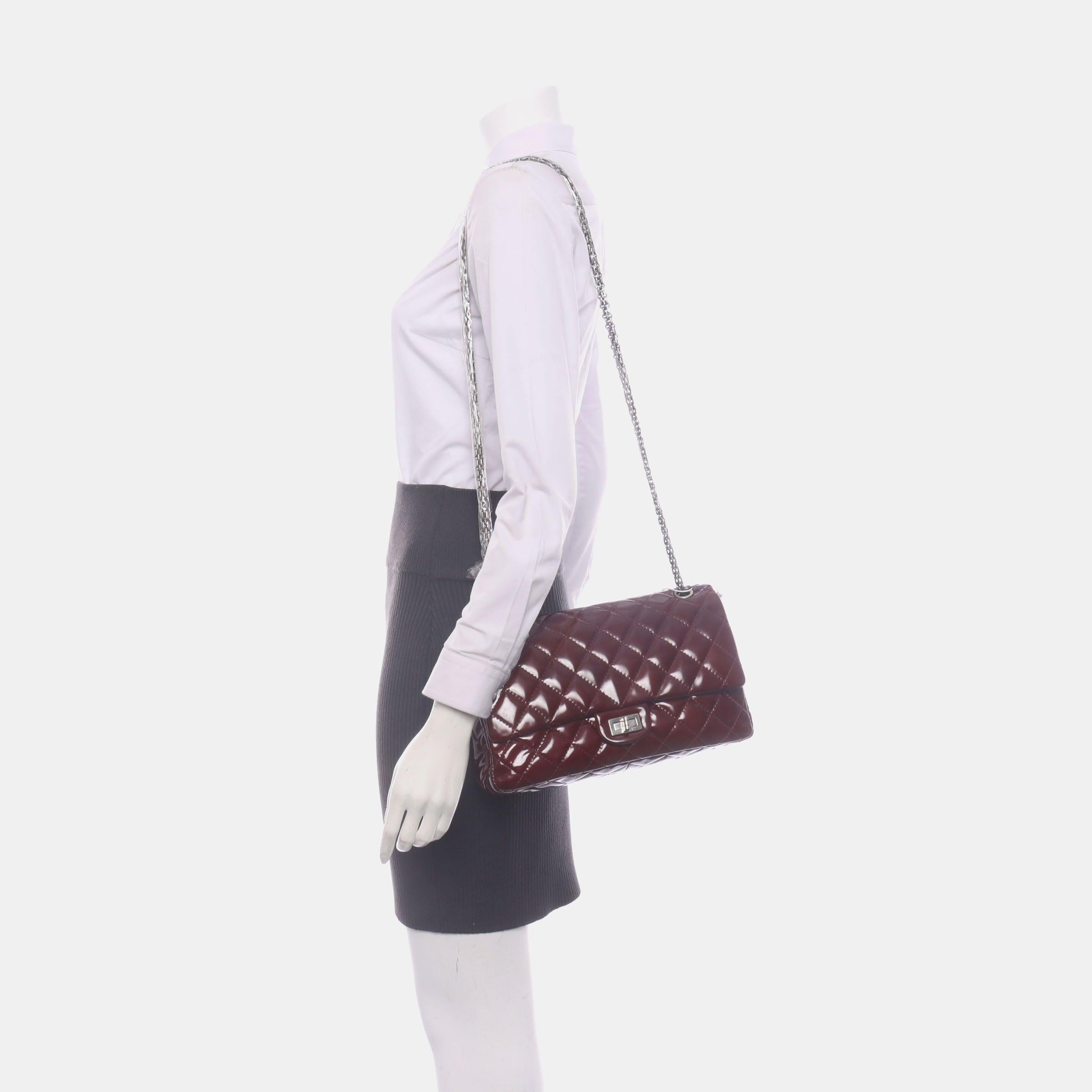 Chanel 2.55 Jumbo Double Flap Burgundy Patent Leather Silver HW 2010 In Good Condition In AUBERVILLIERS, FR