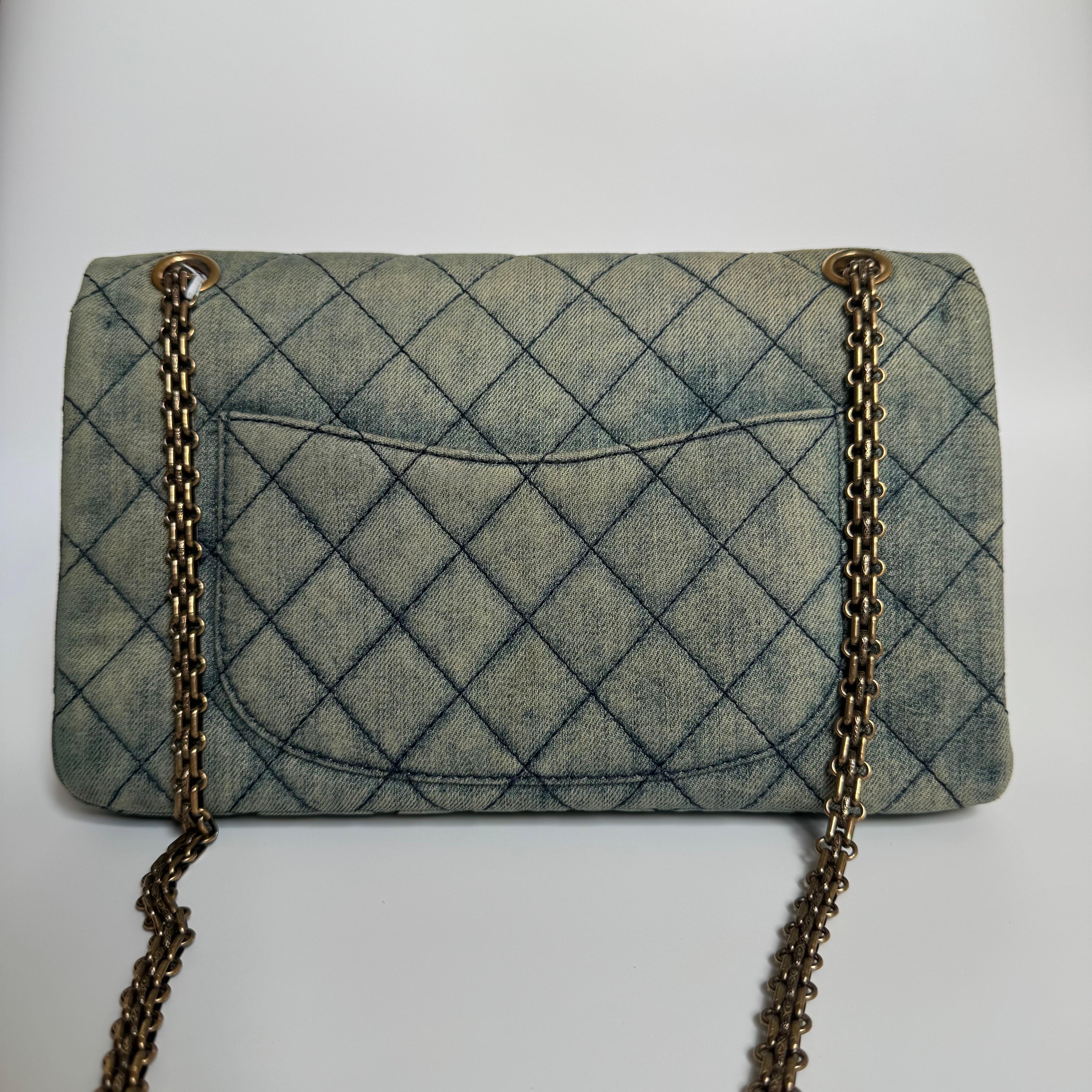 CONDITION: VERY GOOD 

Moderate signs of use. Light stains on the outside. Scuffs around the corners and edges, and scratches on the interior. 

DETAILS:


Circa 2012
Series 16
Chanel
2.55
Material: Denim
Color: light blue
Hardware Color:
