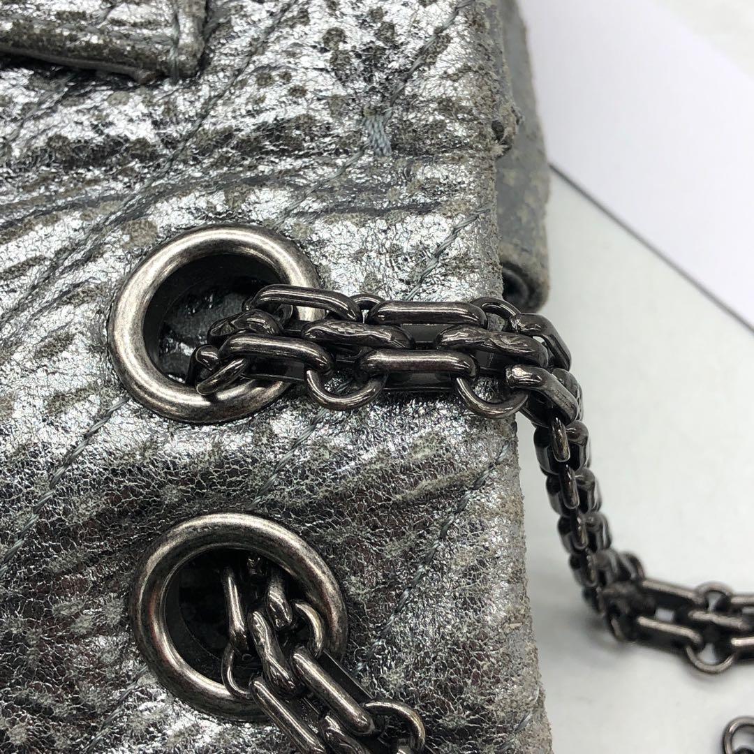 Chanel 2.55 Mini Stitch by Stitch argento con motivo in pelle di vitello Argento HW in vendita 13