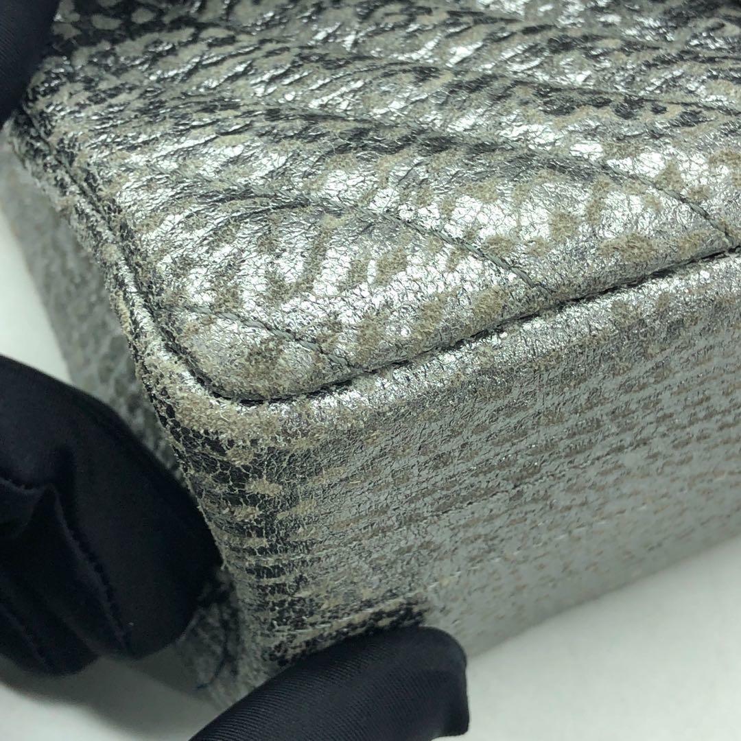 Chanel 2.55 Mini Stitch by Stitch argento con motivo in pelle di vitello Argento HW in vendita 16