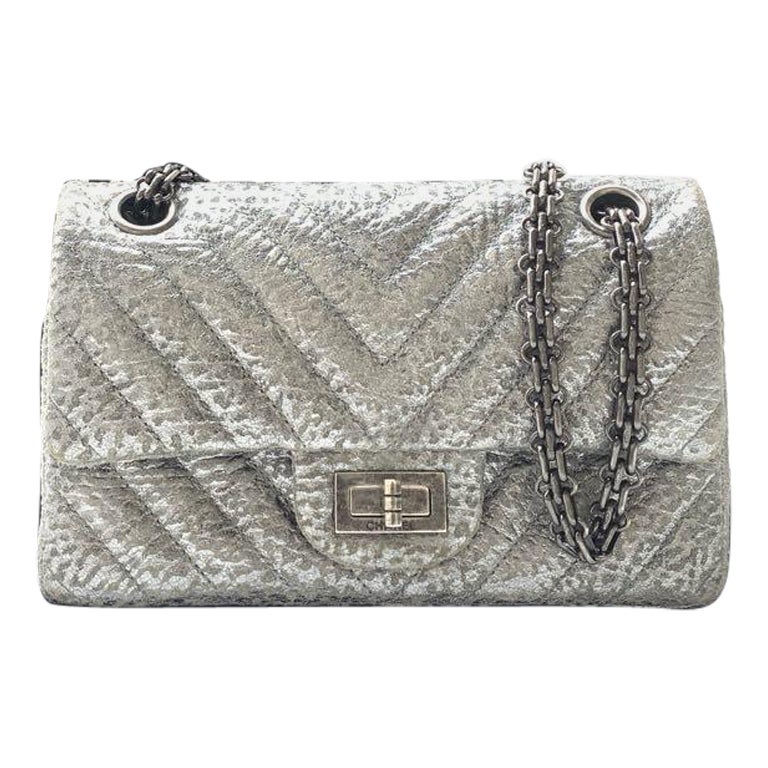 Chanel 2.55 Mini Stitch by Stitch argento con motivo in pelle di vitello Argento HW in vendita