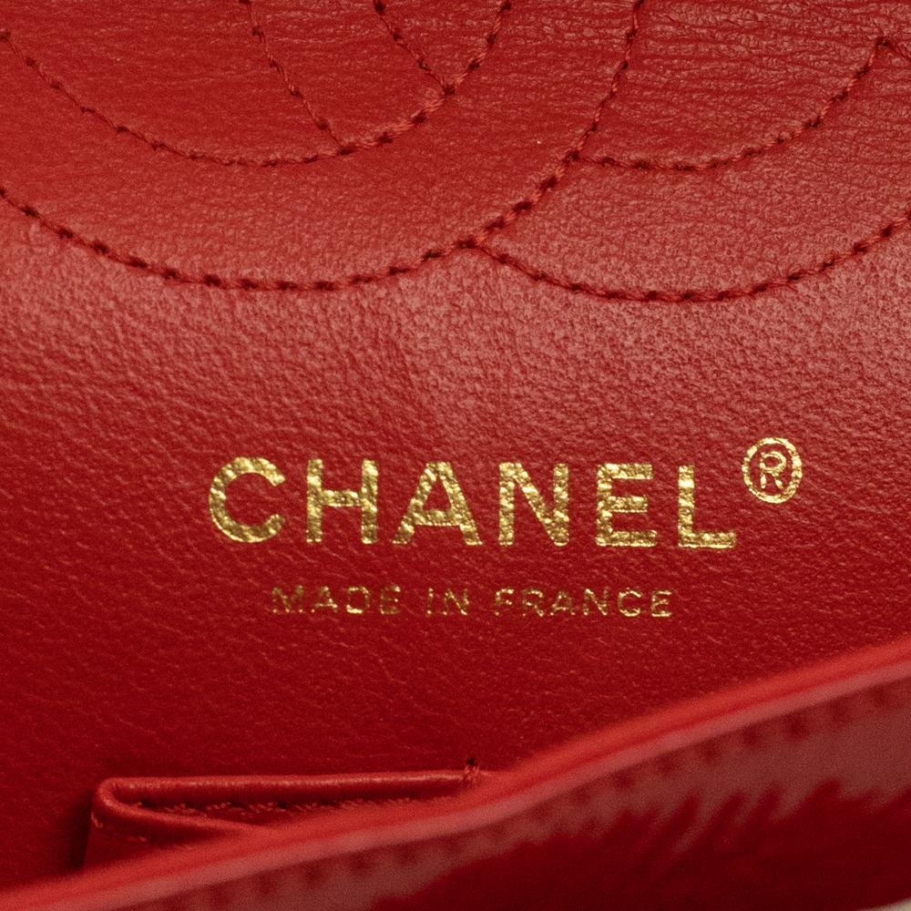 CHANEL 2:55 puzzle Shoulder bag in Red Patent leather In Excellent Condition For Sale In Clichy, FR