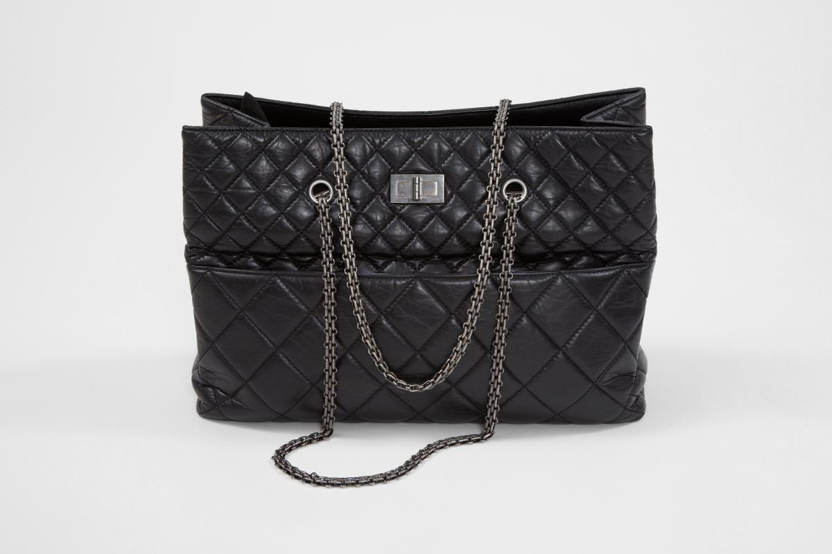 An everyday bag should be chic, versatile and roomy enough to fit all of the daily essentials, just like this 
