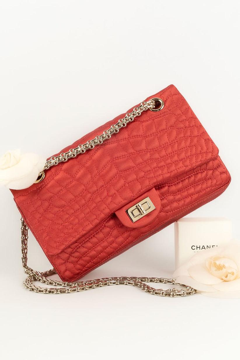 Collection de sacs en soie rouge 2.55 de Chanel, 2008/2009 en vente 9