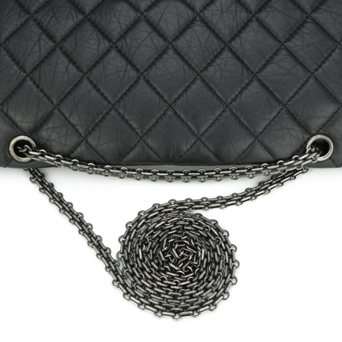 CHANEL 2.55 Reissue 227 Flap Bag Black Aged Calfskin Ruthenium Hardware 2014 For Sale 7