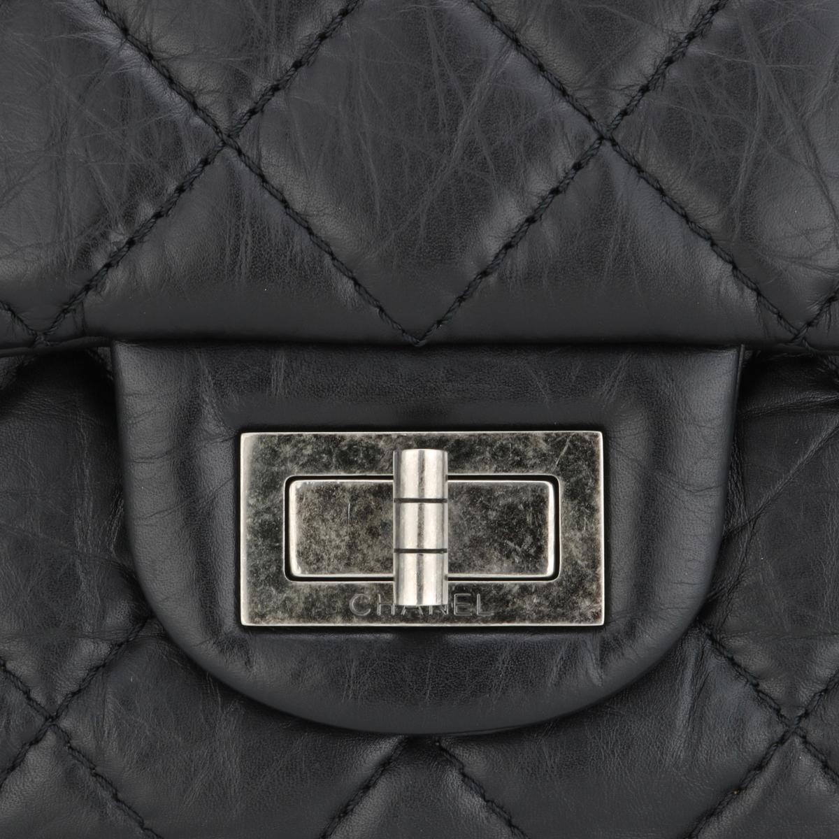 CHANEL 2.55 Reissue 227 Flap Bag Black Aged Calfskin Ruthenium Hardware 2014 In Good Condition For Sale In Huddersfield, GB