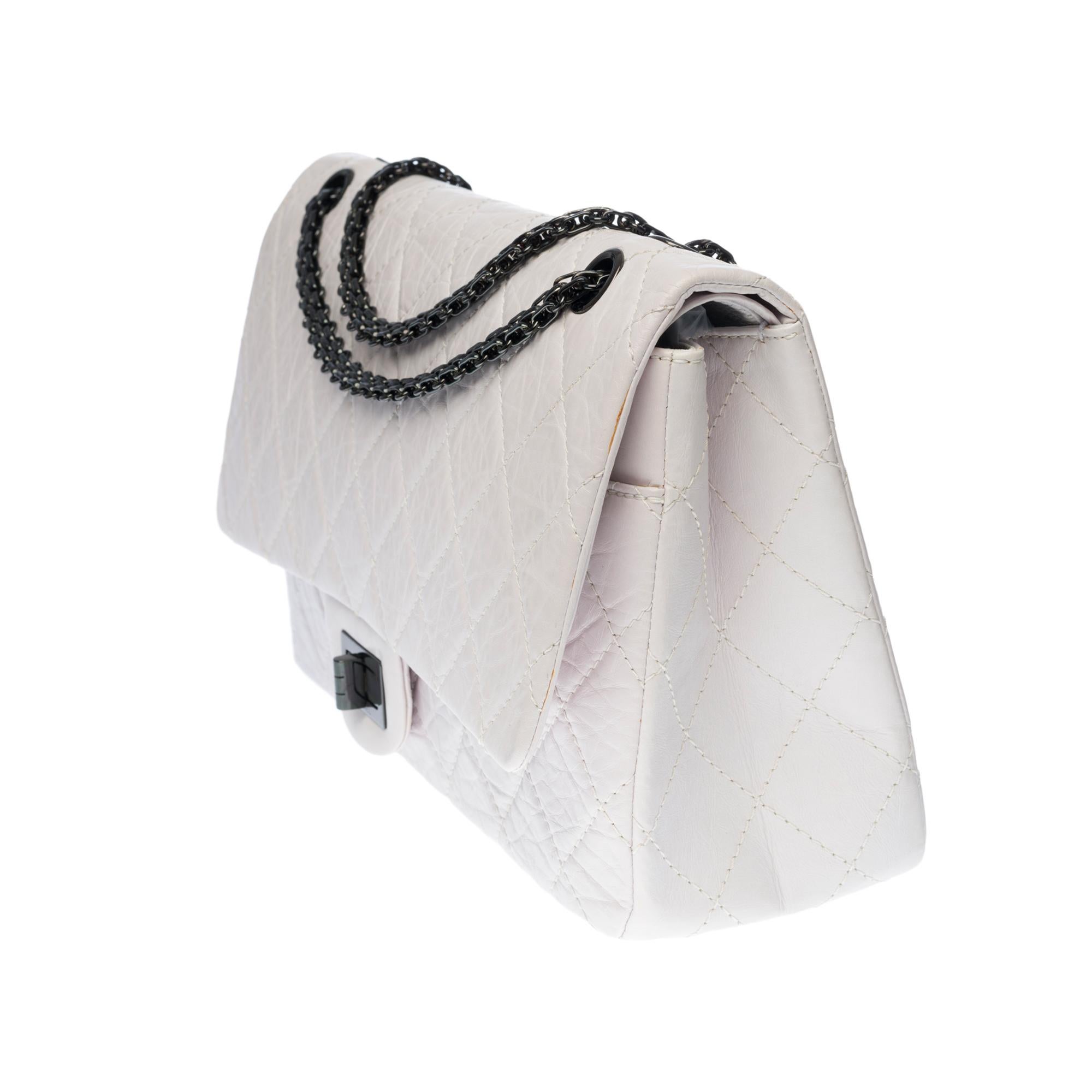 Gray Chanel 2.55 Reissue 227  shoulder bag in White quilted leather, black silver HW