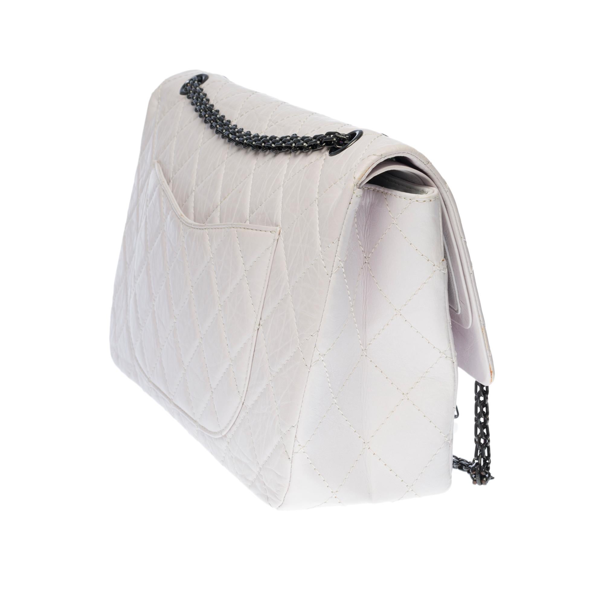Chanel 2.55 Reissue 227  shoulder bag in White quilted leather, black silver HW In Excellent Condition In Paris, IDF