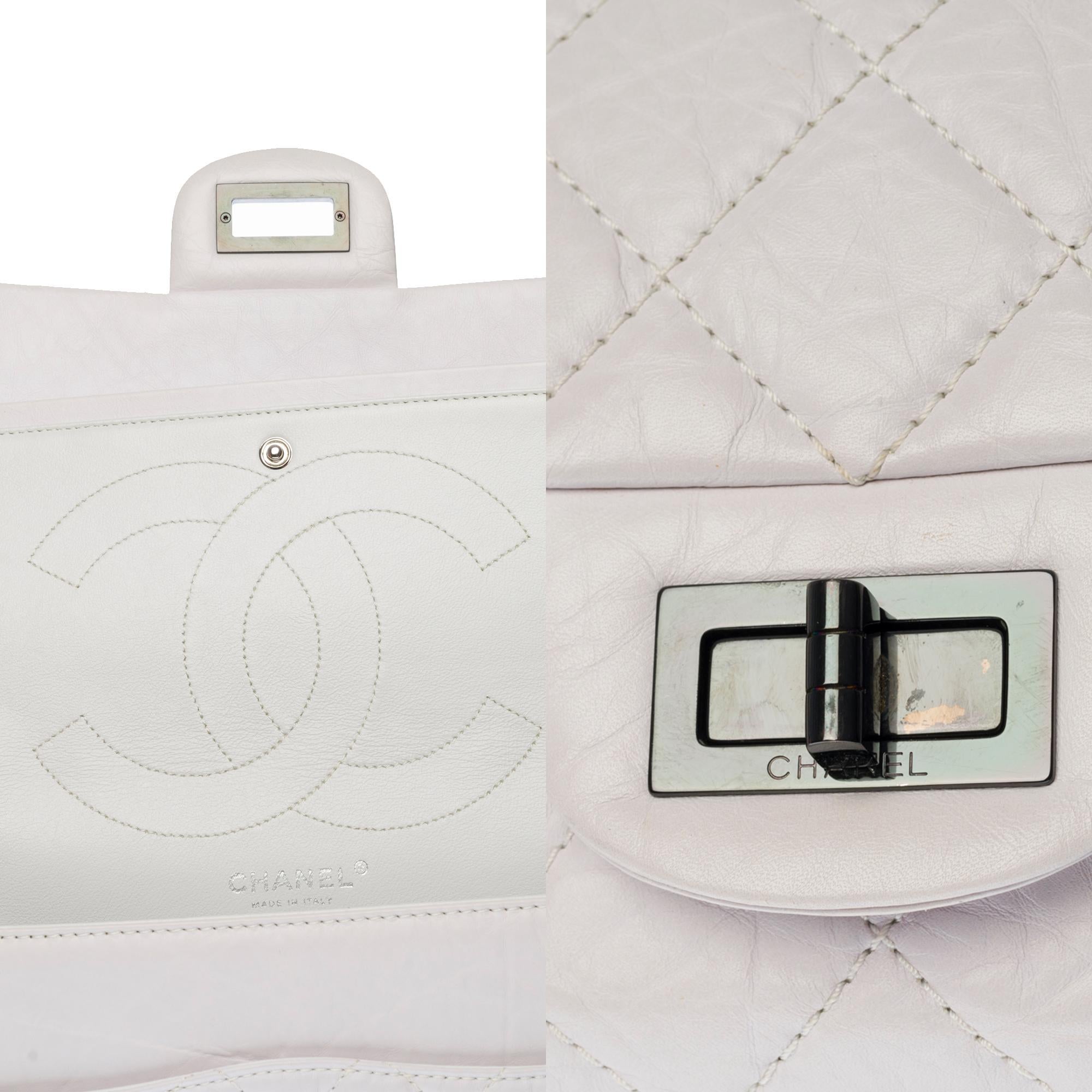 Chanel 2.55 Reissue 227  shoulder bag in White quilted leather, black silver HW For Sale 1