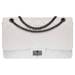 Chanel 2.55 Neuauflage 227  Umhängetasche aus weißem gestepptem Leder, schwarz-silber HW