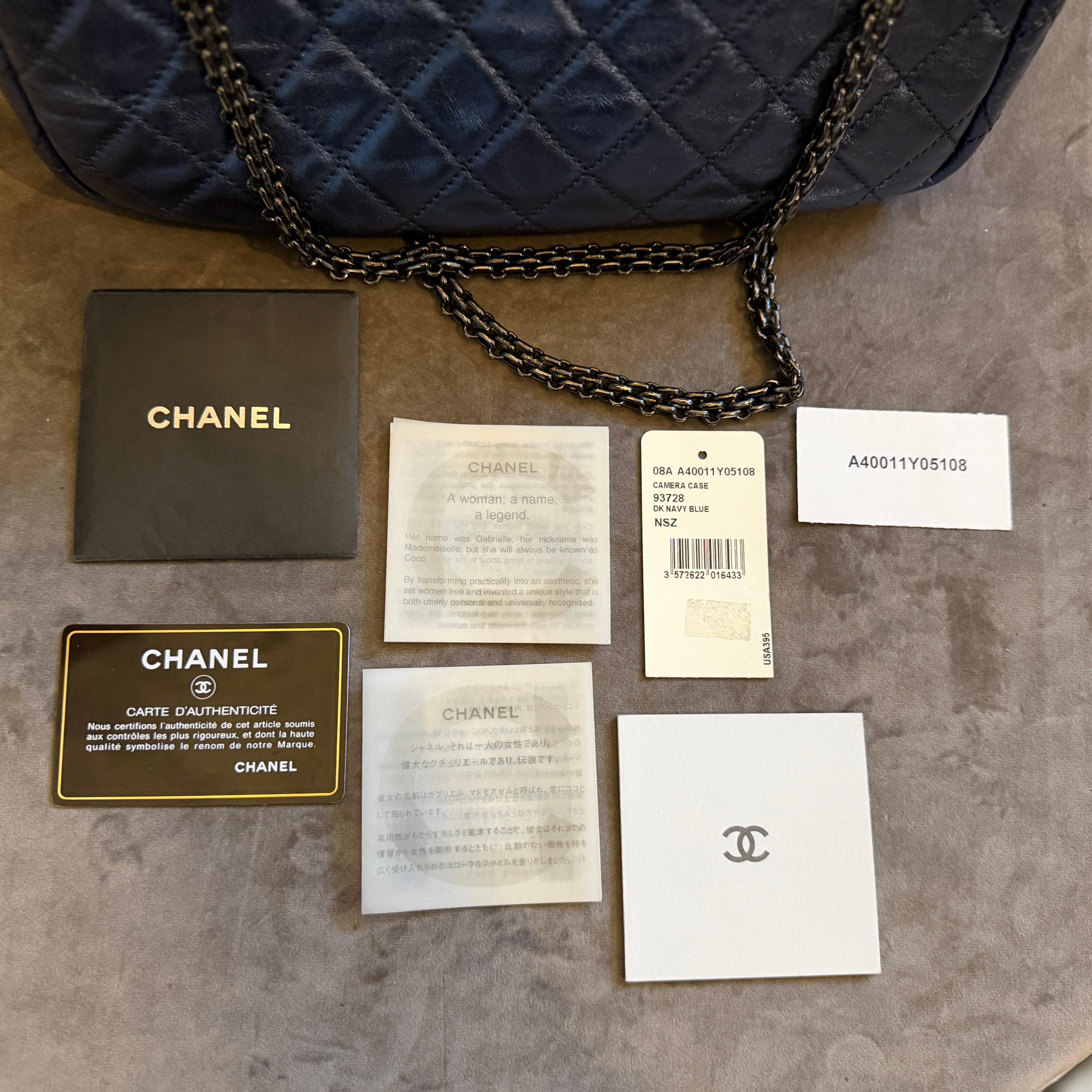 Borsa a tracolla Chanel 2.55 Reissue in pelle blu metallizzata e catena nera in vendita 10