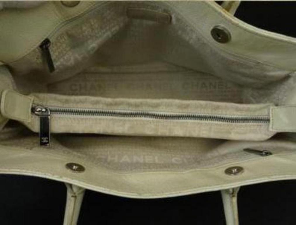 This item will ship immediately!!
Previously owned.
Date Code:1006907
Made In: Italy
Measurements: Length: 5.51