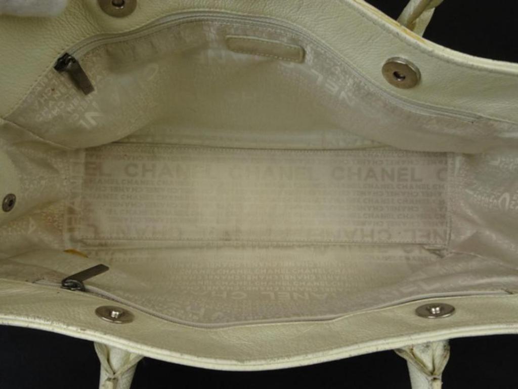Women's Chanel 2.55 Reissue Cerf Ivory Cc Caviar Executive 216076 White Leather Tote For Sale
